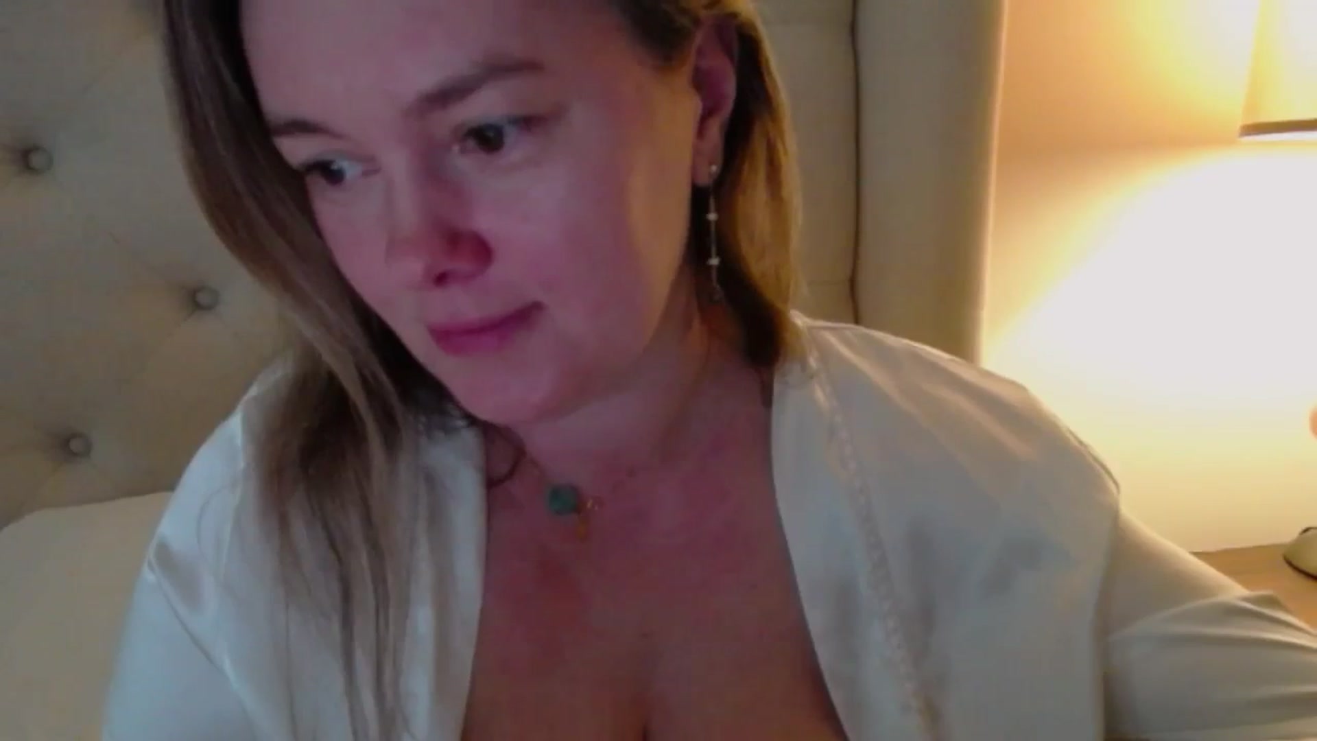 Gallery image thumbnail from J0llye's myfreecams stream on, 03/22/2024, 16:59 image 16 of 20