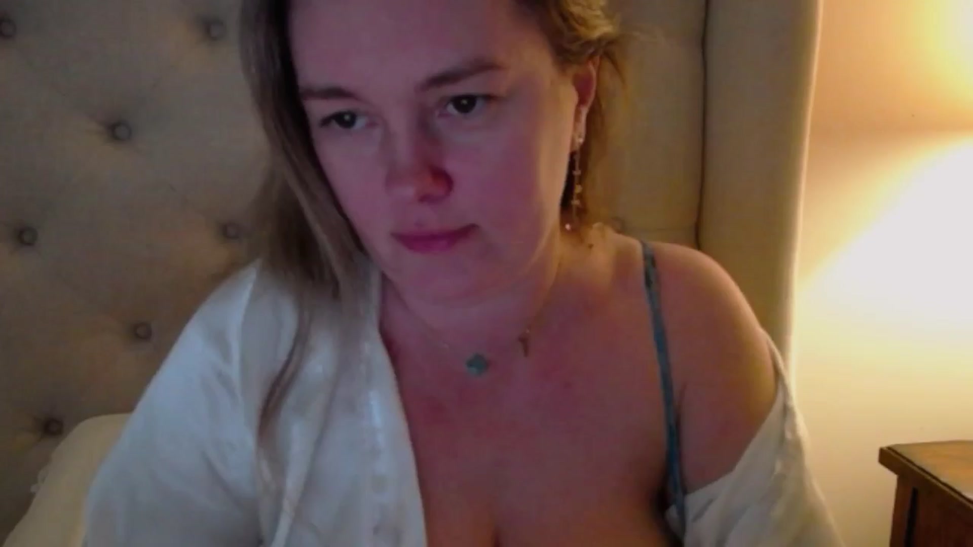 Gallery image thumbnail from J0llye's myfreecams stream on, 03/25/2024, 19:19 image 17 of 20