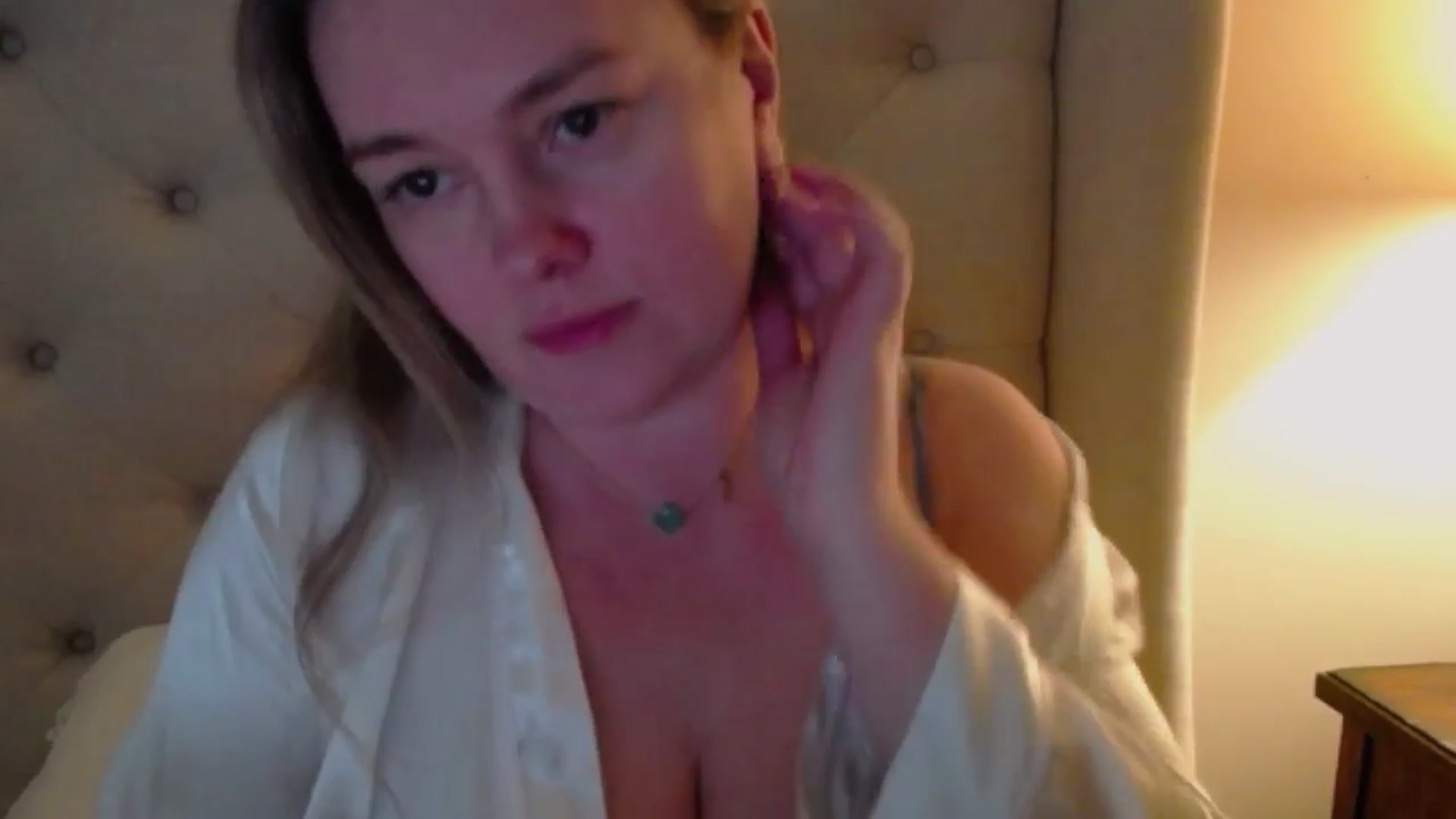 Gallery image thumbnail from J0llye's myfreecams stream on, 03/25/2024, 19:19 image 14 of 20
