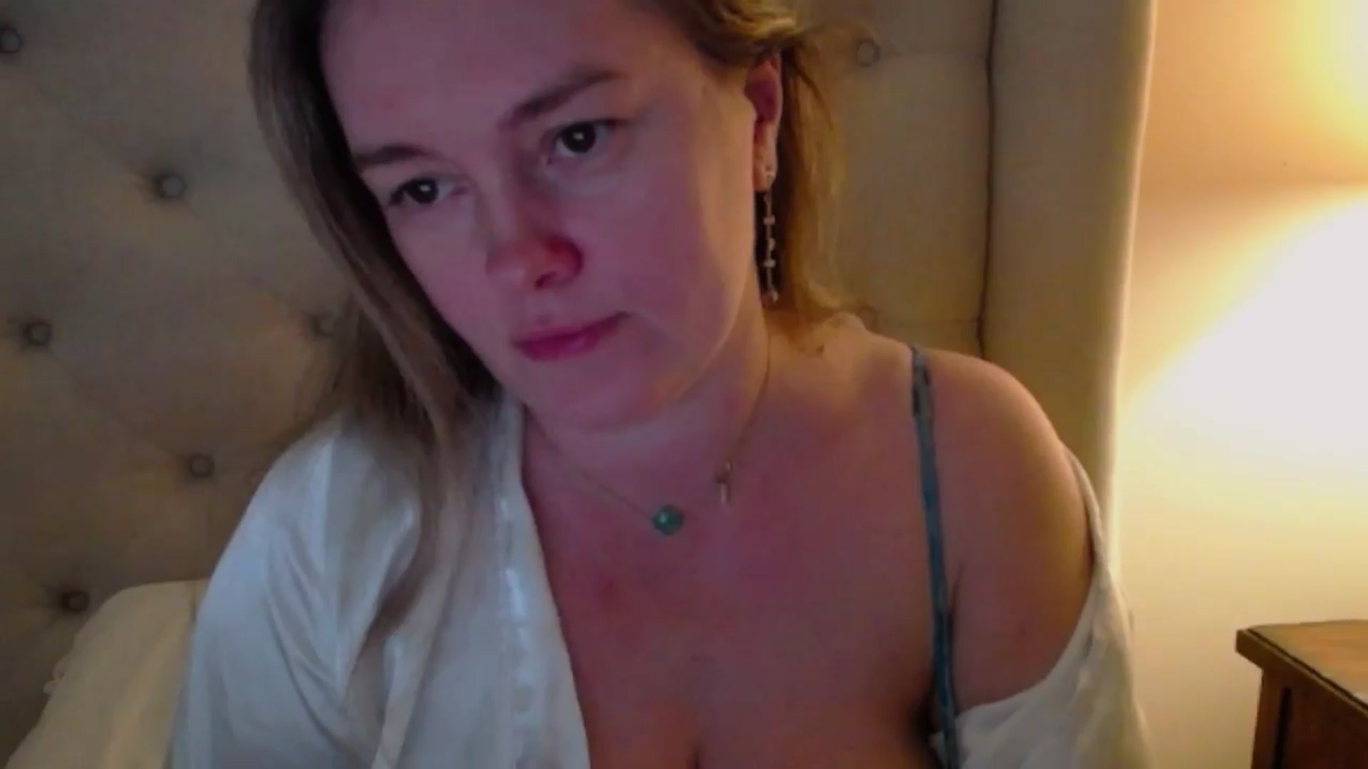 Gallery image thumbnail from J0llye's myfreecams stream on, 03/25/2024, 19:19 image 19 of 20