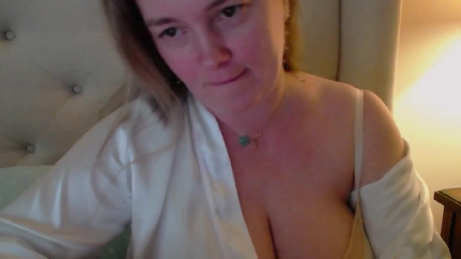 Gallery image thumbnail from J0llye's myfreecams stream on, 03/29/2024, 20:44 image 19 of 20