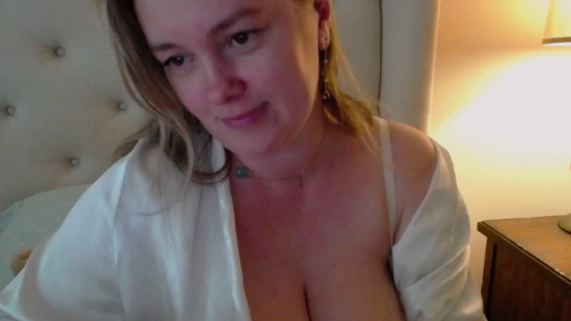 Gallery image thumbnail from J0llye's myfreecams stream on, 04/03/2024, 19:26 image 8 of 20