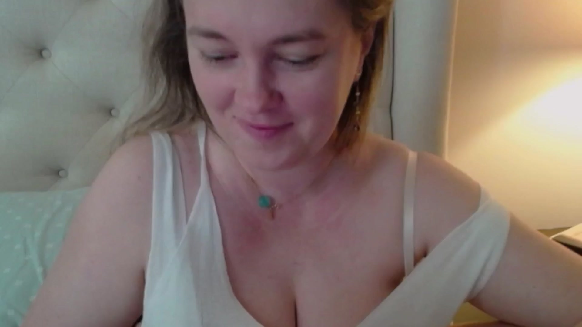 Gallery image thumbnail from J0llye's myfreecams stream on, 04/05/2024, 15:56 image 4 of 20