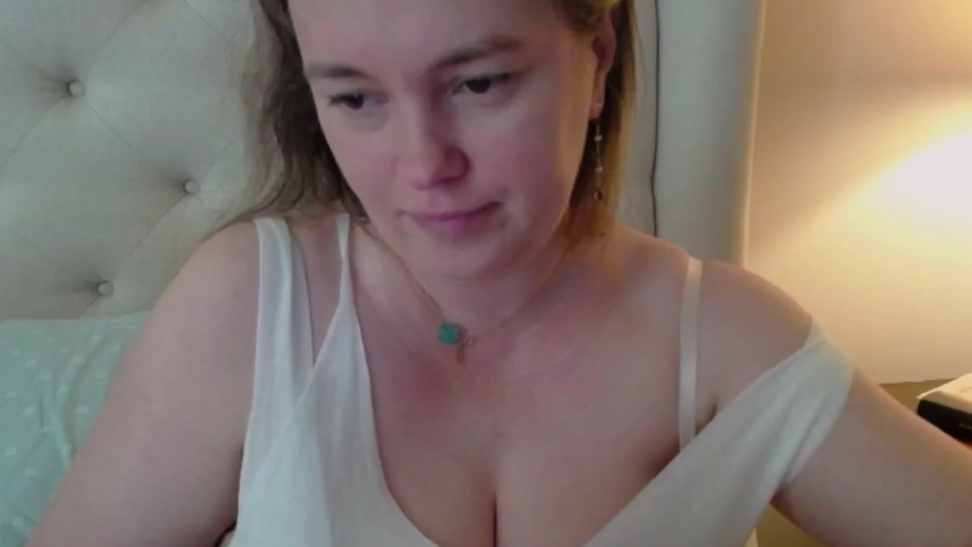 Gallery image thumbnail from J0llye's myfreecams stream on, 04/05/2024, 15:56 image 3 of 20