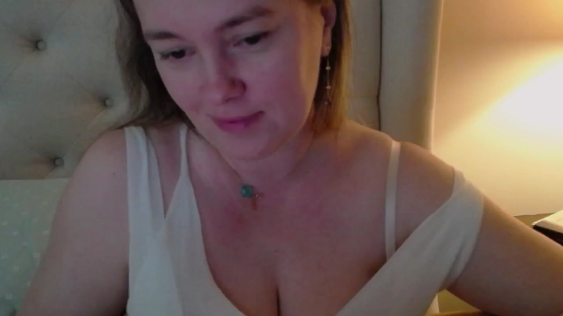 Gallery image thumbnail from J0llye's myfreecams stream on, 04/05/2024, 15:56 image 10 of 20