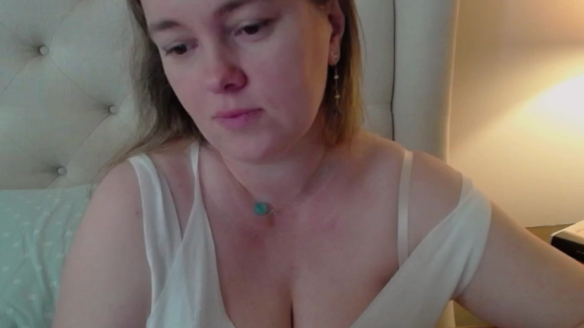 Gallery image thumbnail from J0llye's myfreecams stream on, 04/05/2024, 15:56 image 13 of 20
