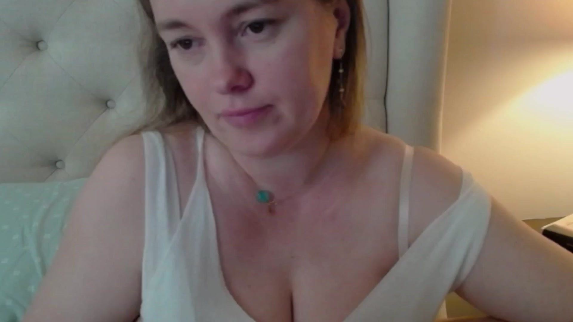 Gallery image thumbnail from J0llye's myfreecams stream on, 04/05/2024, 15:56 image 14 of 20