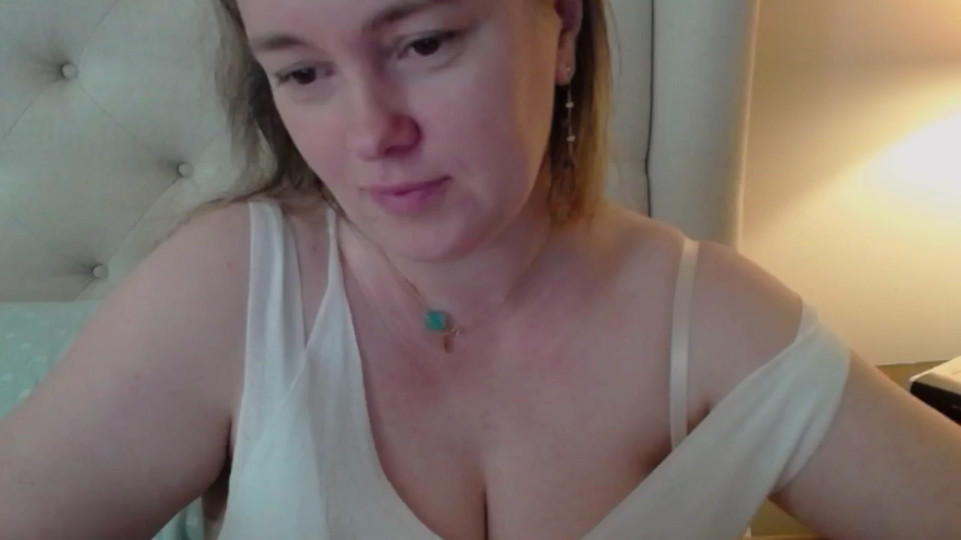 Gallery image thumbnail from J0llye's myfreecams stream on, 04/05/2024, 15:56 image 6 of 20