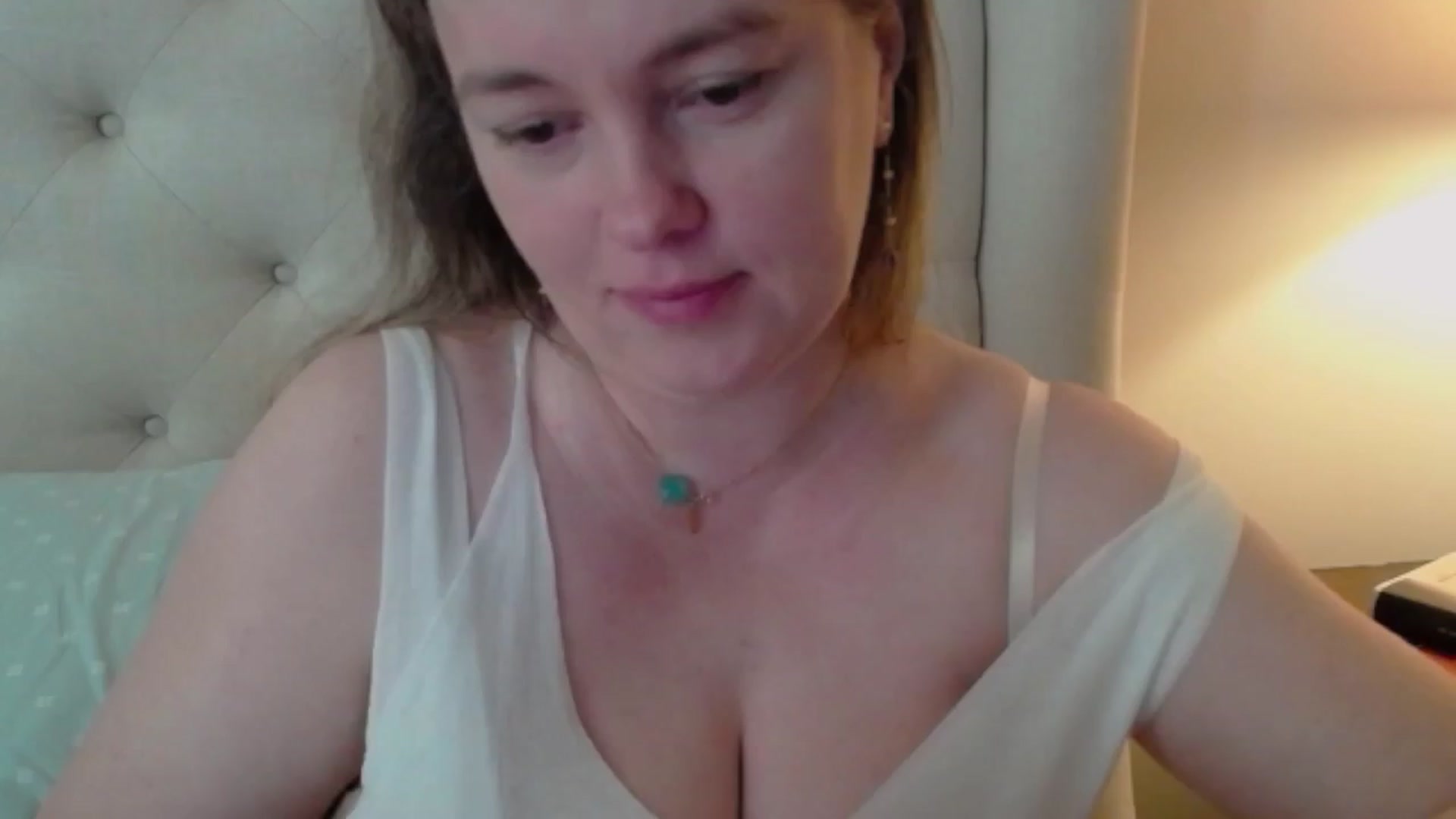 Gallery image thumbnail from J0llye's myfreecams stream on, 04/05/2024, 15:56 image 11 of 20