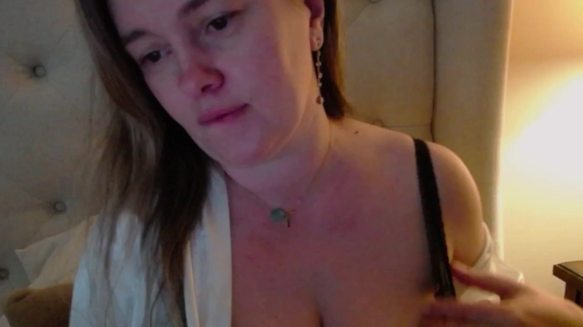 Gallery image thumbnail from J0llye's myfreecams stream on, 04/10/2024, 19:04 image 6 of 20