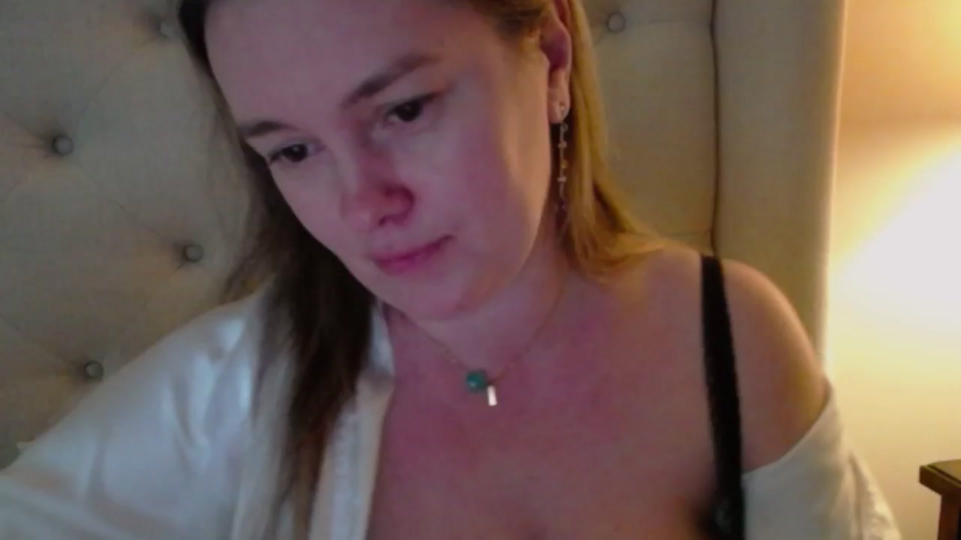 Gallery image thumbnail from J0llye's myfreecams stream on, 04/10/2024, 19:04 image 1 of 20