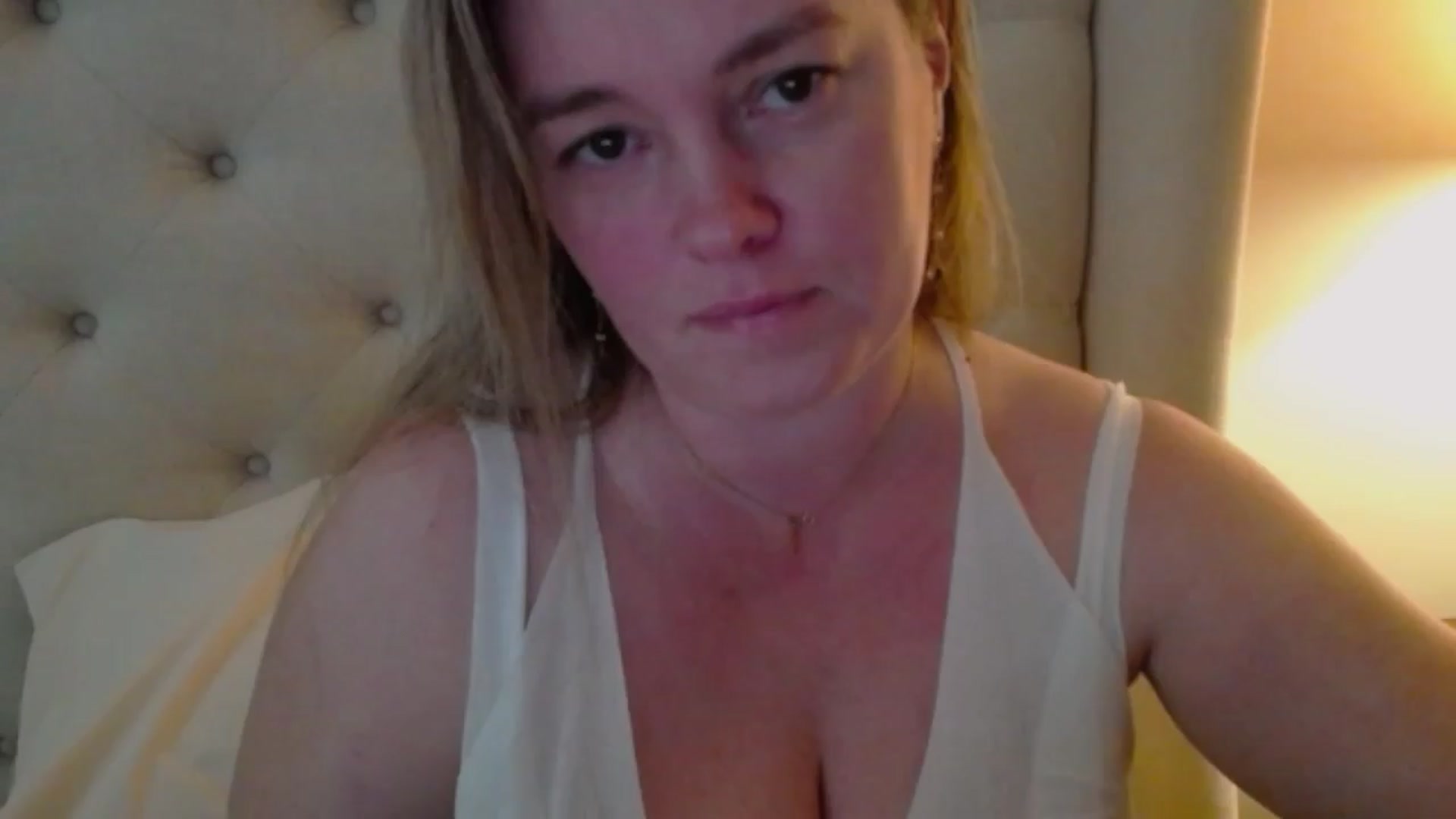 Gallery image thumbnail from J0llye's myfreecams stream on, 04/11/2024, 18:09 image 12 of 20