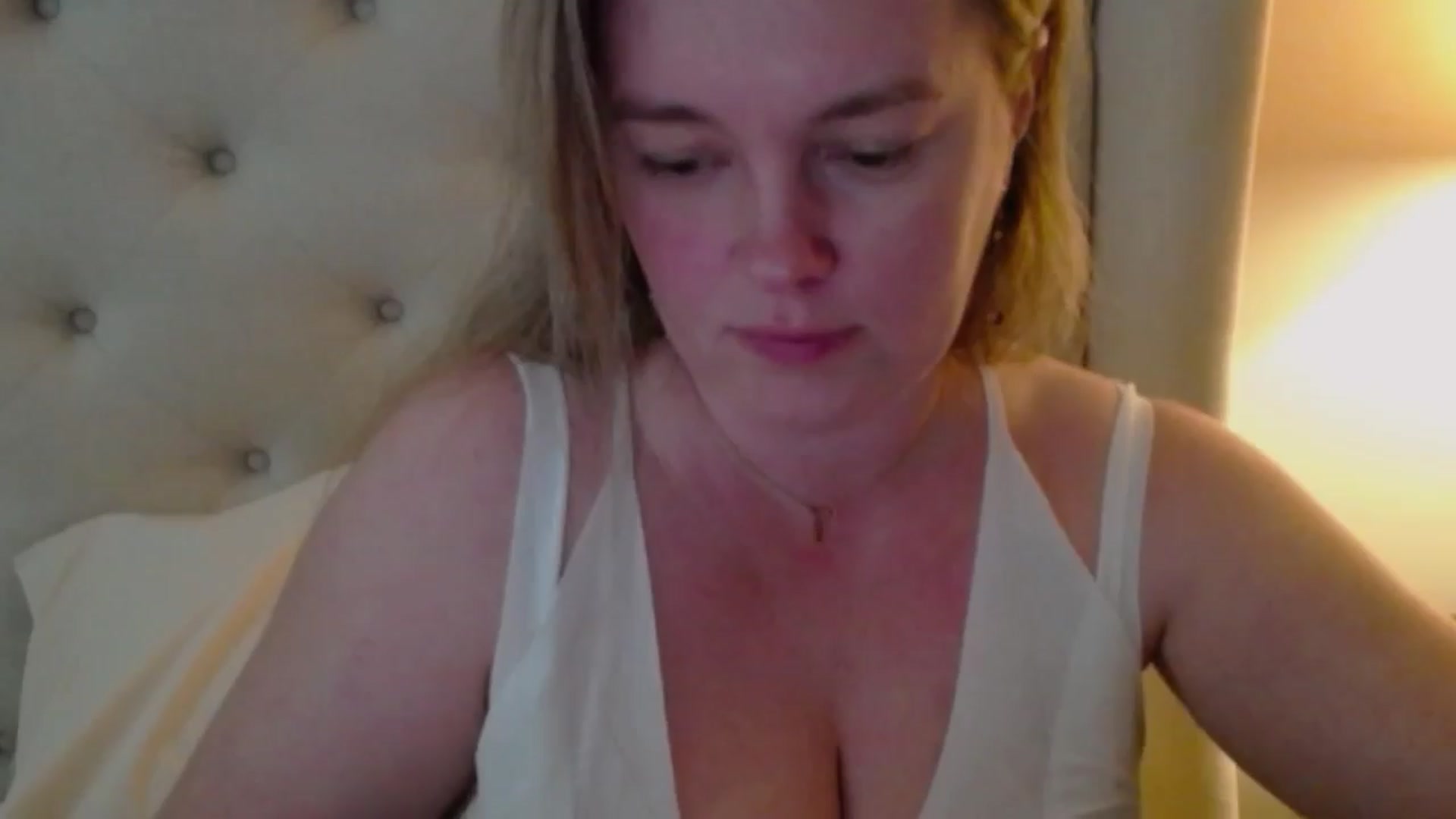 Gallery image thumbnail from J0llye's myfreecams stream on, 04/11/2024, 18:09 image 7 of 20