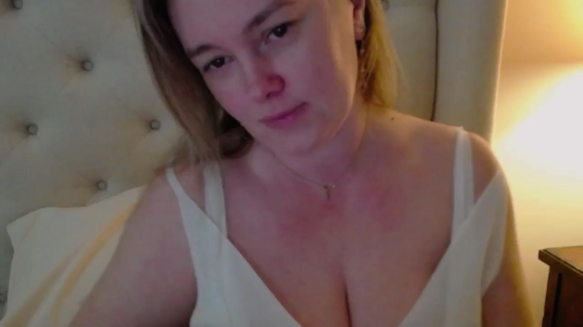 Gallery image thumbnail from J0llye's myfreecams stream on, 04/11/2024, 18:09 image 16 of 20