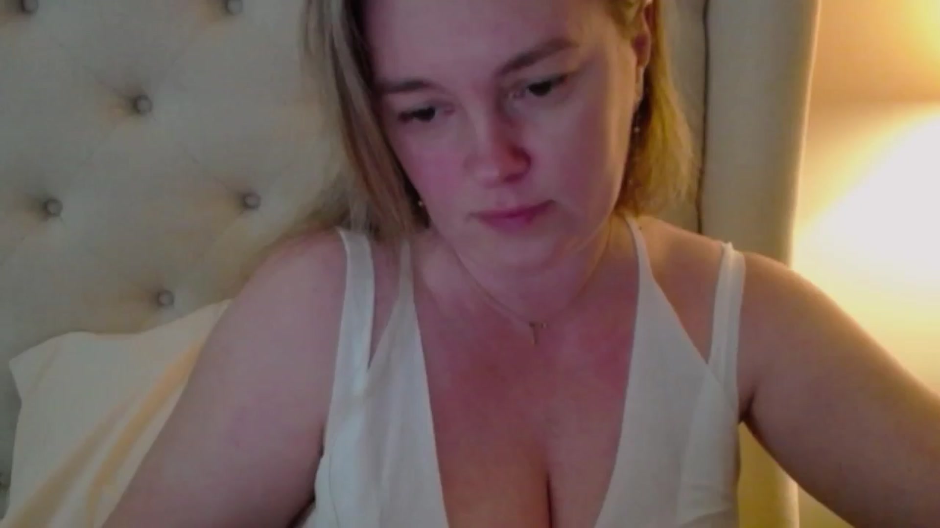 Gallery image thumbnail from J0llye's myfreecams stream on, 04/11/2024, 18:09 image 4 of 20