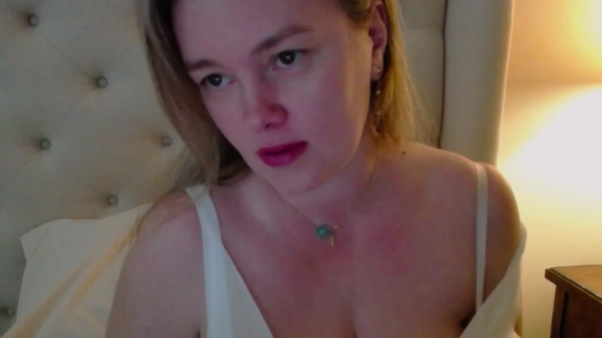 Gallery image thumbnail from J0llye's myfreecams stream on, 04/11/2024, 18:09 image 18 of 20