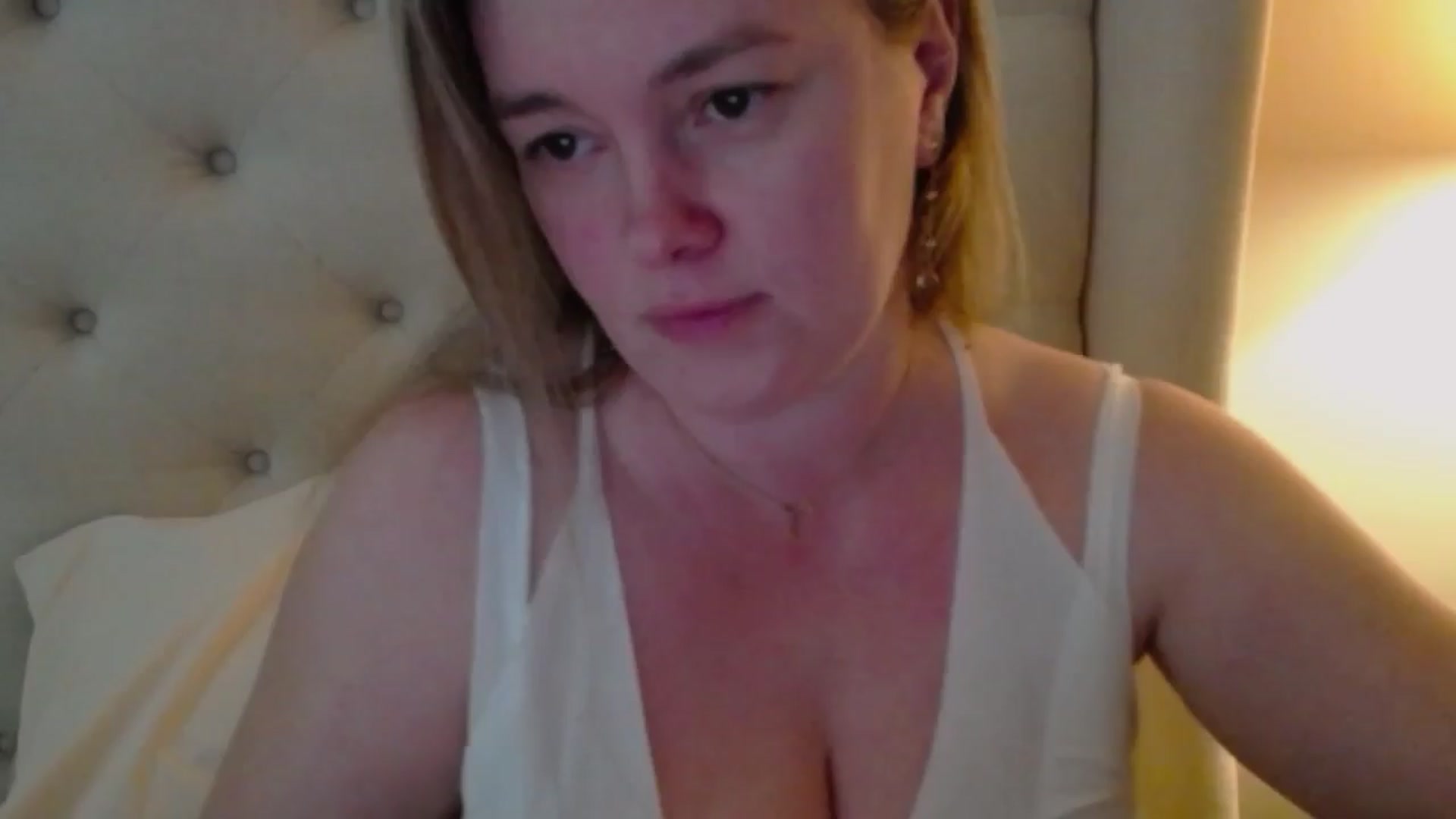 Gallery image thumbnail from J0llye's myfreecams stream on, 04/11/2024, 18:09 image 13 of 20