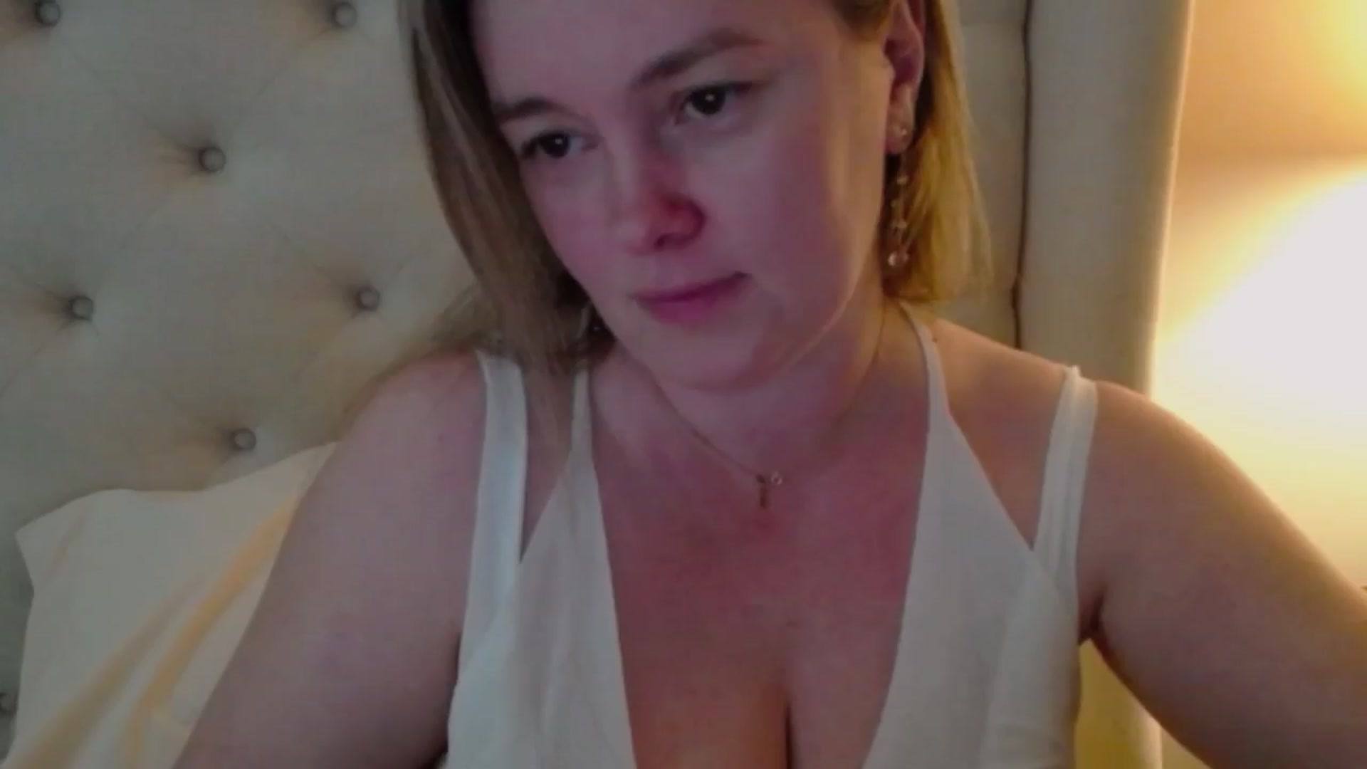 Gallery image thumbnail from J0llye's myfreecams stream on, 04/11/2024, 18:09 image 11 of 20