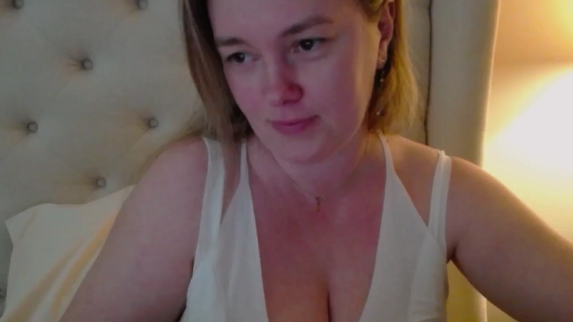 Gallery image thumbnail from J0llye's myfreecams stream on, 04/11/2024, 18:09 image 6 of 20