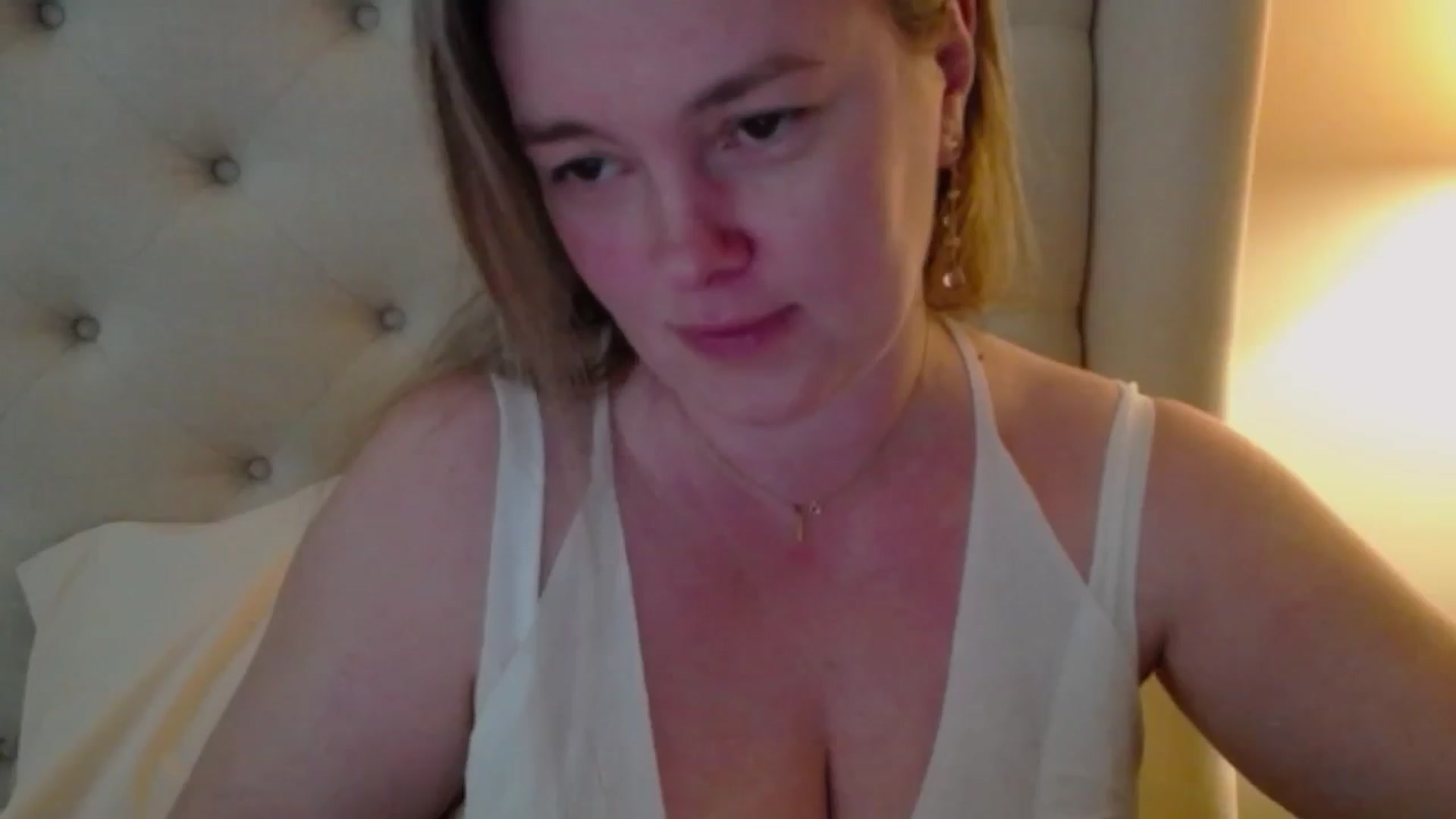 Gallery image thumbnail from J0llye's myfreecams stream on, 04/11/2024, 18:09 image 10 of 20