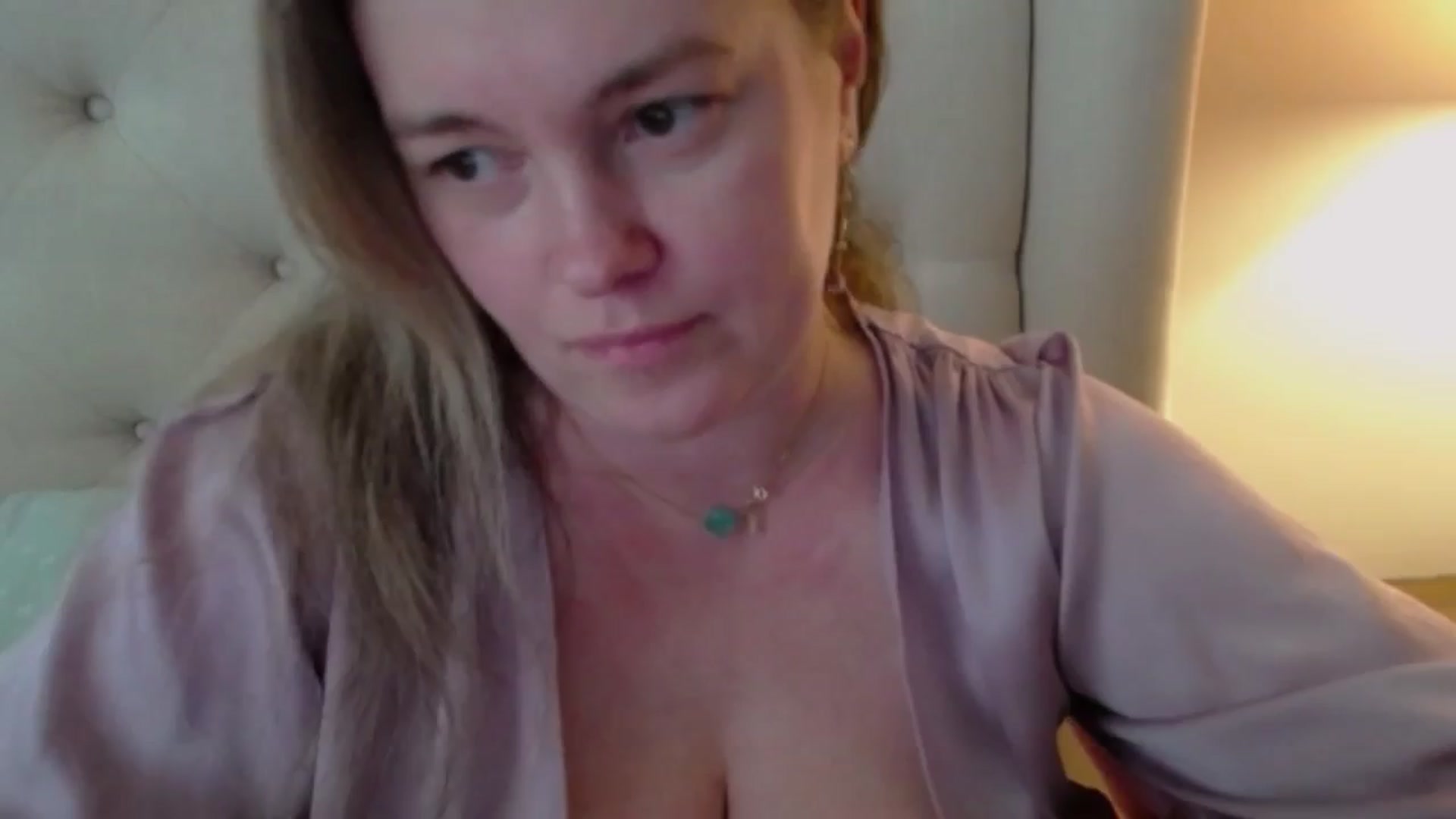 Gallery image thumbnail from J0llye's myfreecams stream on, 04/13/2024, 19:18 image 17 of 20