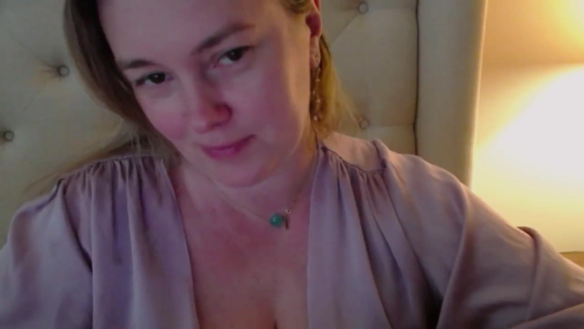 Gallery image thumbnail from J0llye's myfreecams stream on, 04/14/2024, 18:50 image 16 of 20