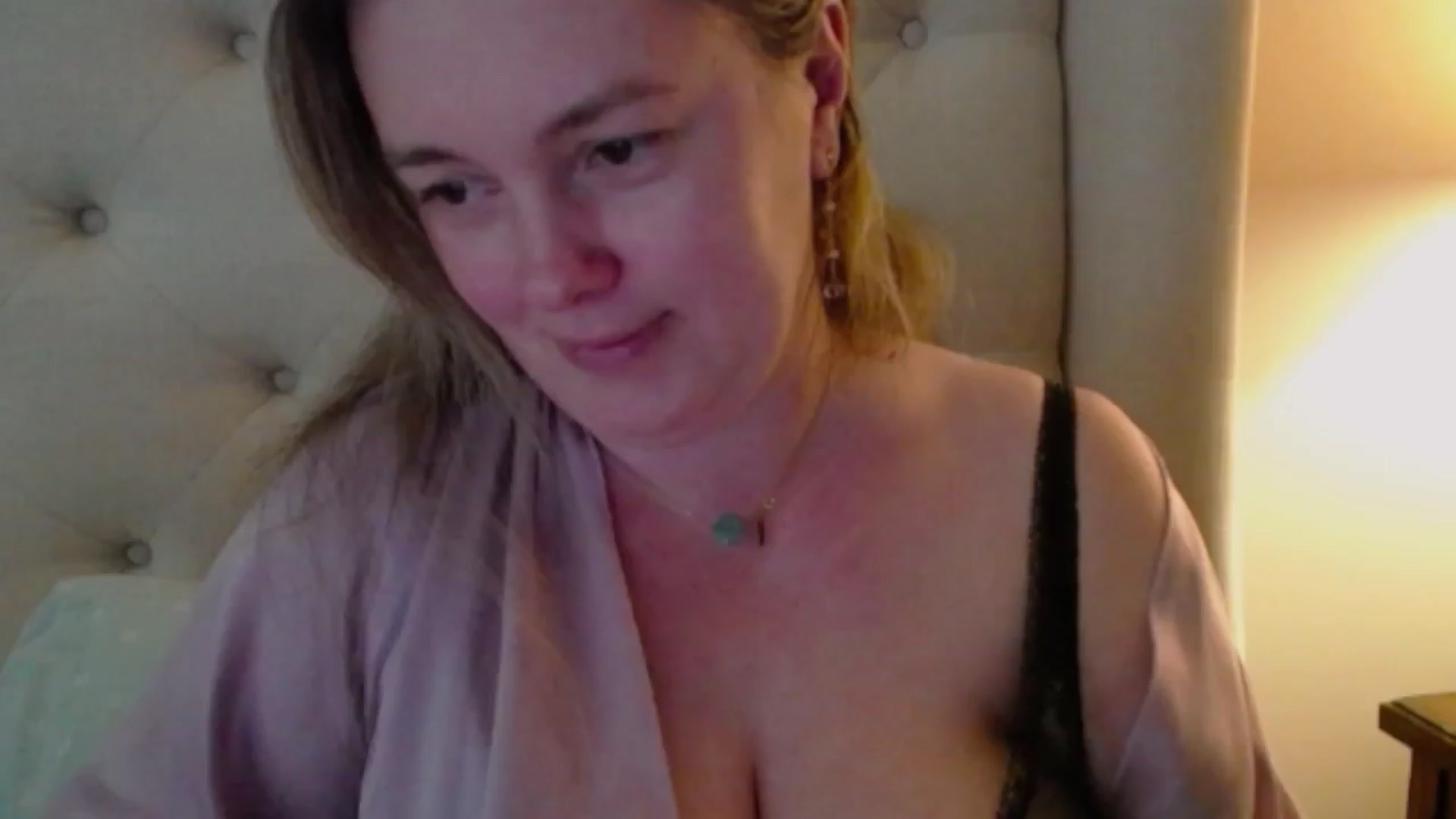 Gallery image thumbnail from J0llye's myfreecams stream on, 04/14/2024, 19:23 image 14 of 20