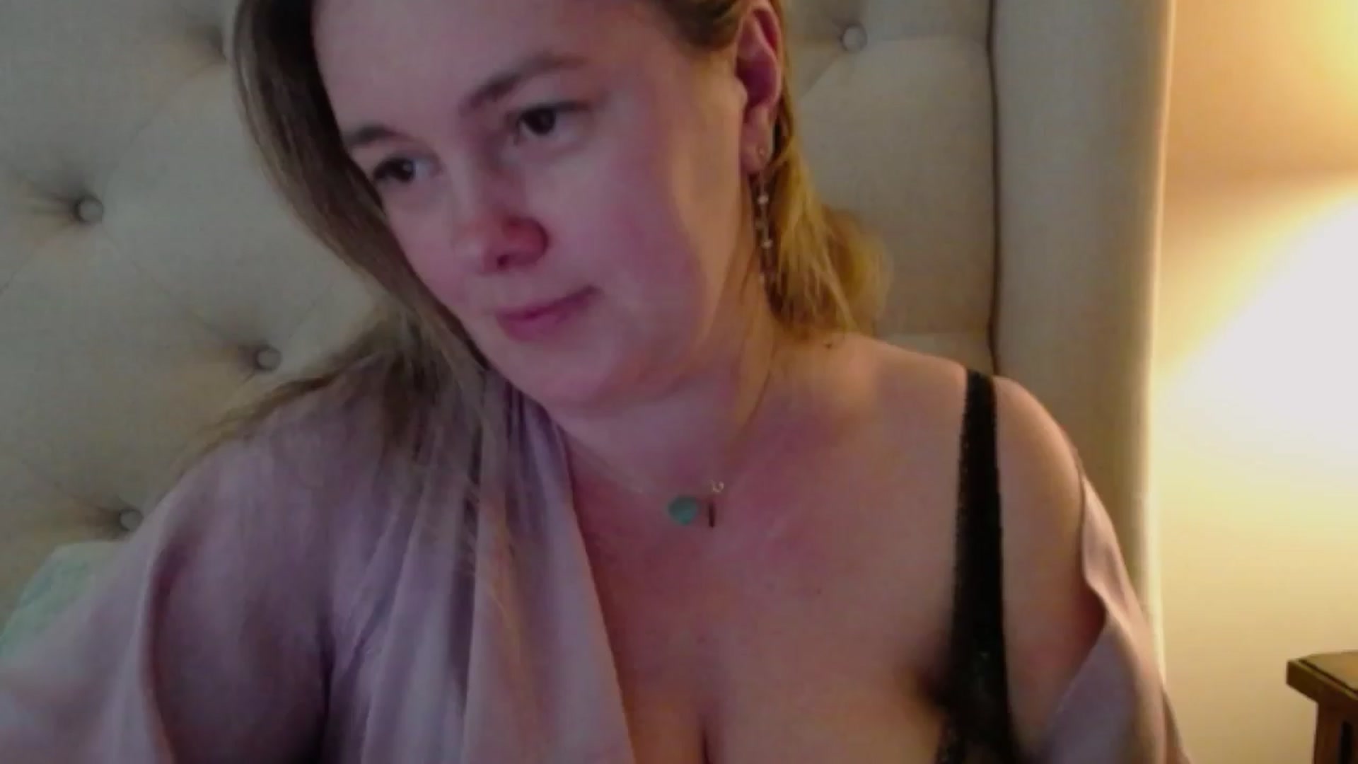 Gallery image thumbnail from J0llye's myfreecams stream on, 04/14/2024, 19:23 image 12 of 20