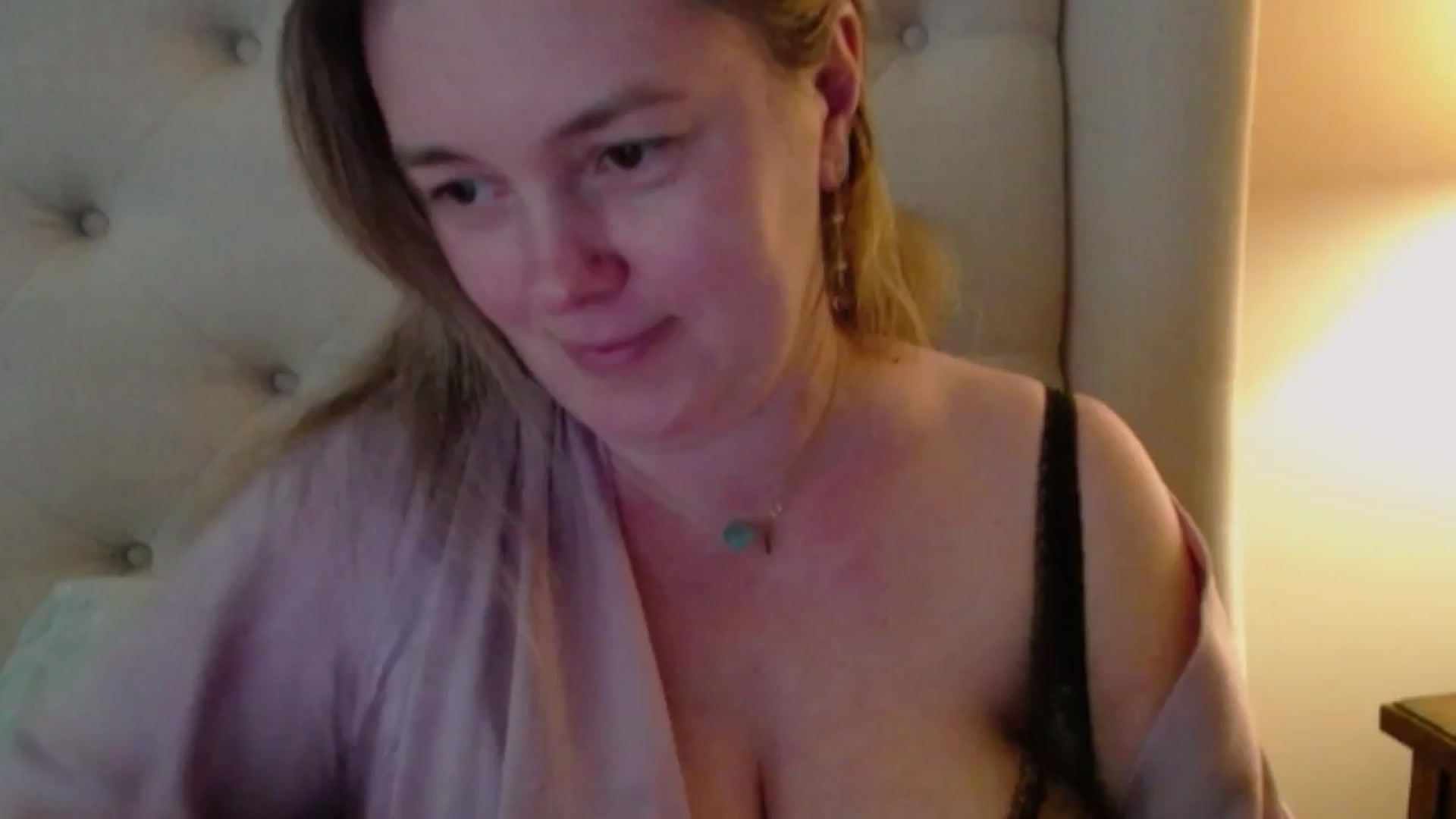Gallery image thumbnail from J0llye's myfreecams stream on, 04/14/2024, 19:23 image 10 of 20