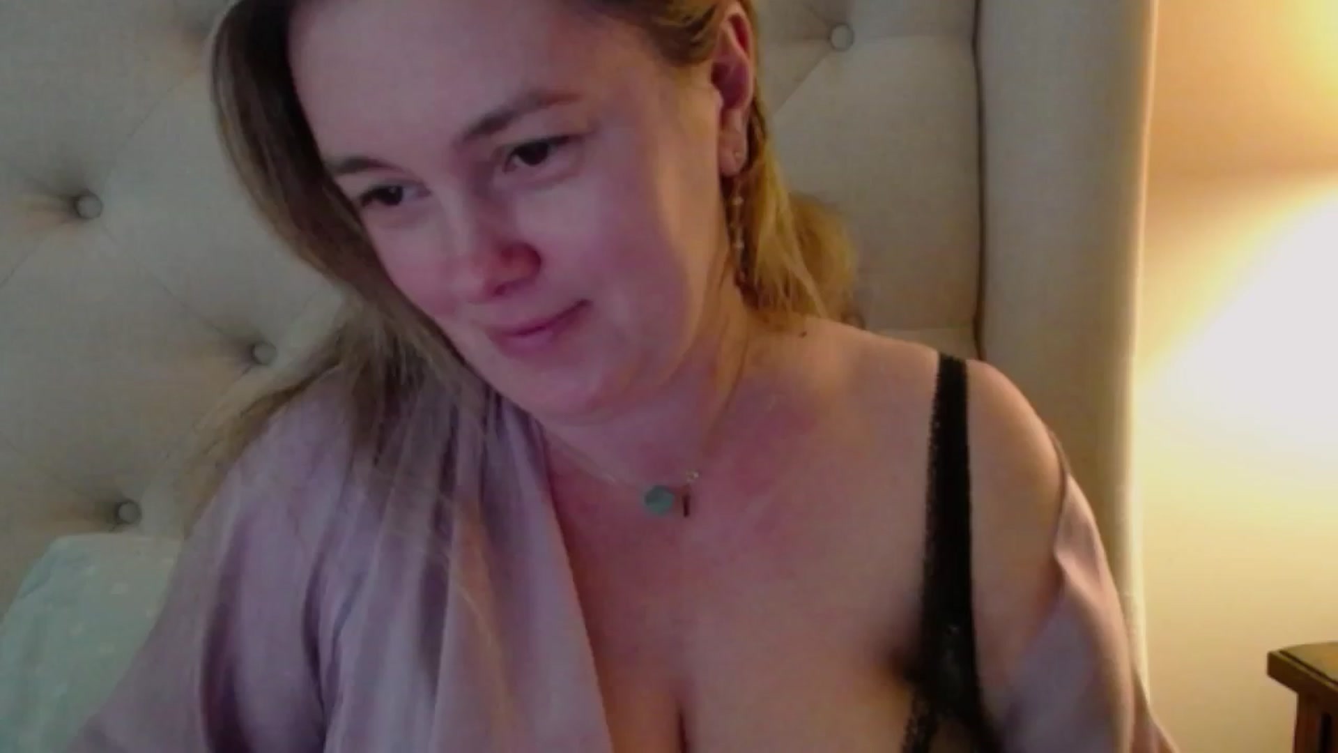 Gallery image thumbnail from J0llye's myfreecams stream on, 04/14/2024, 19:23 image 11 of 20