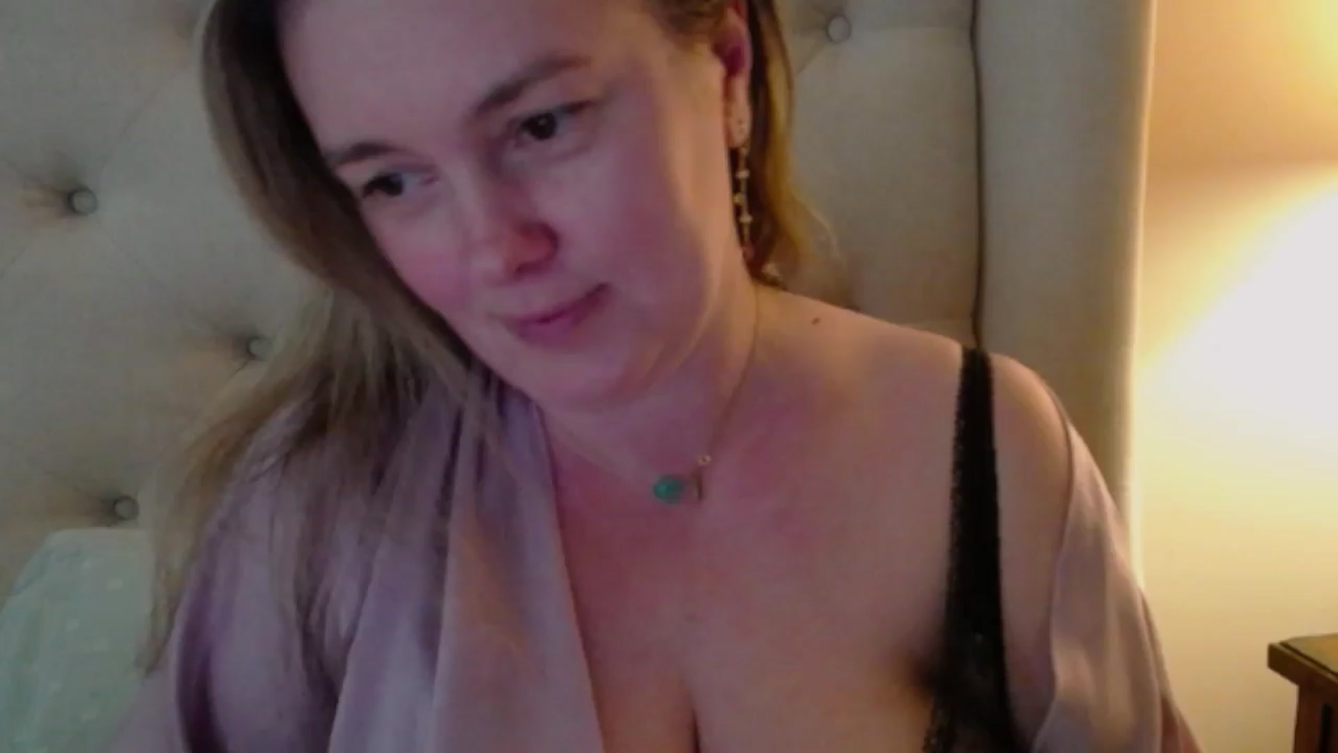 Gallery image thumbnail from J0llye's myfreecams stream on, 04/14/2024, 19:23 image 16 of 20