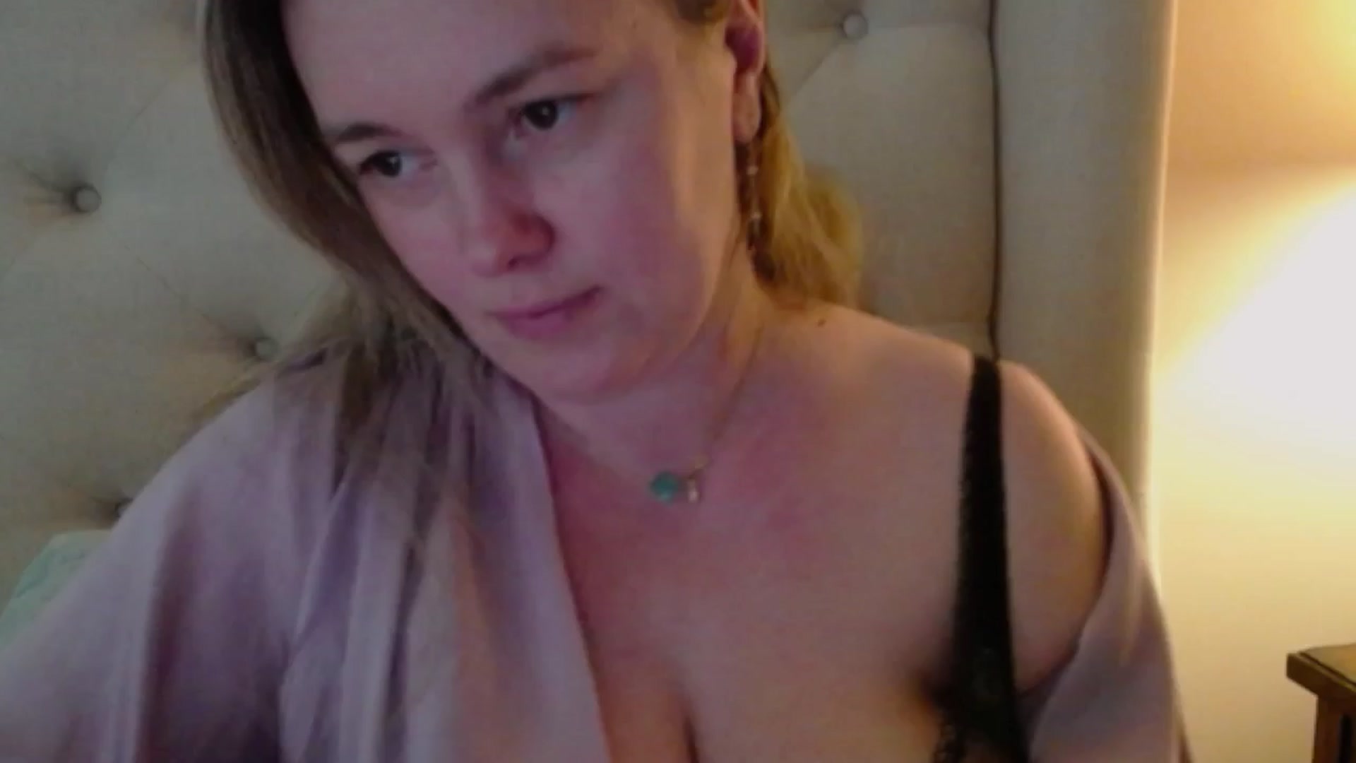 Gallery image thumbnail from J0llye's myfreecams stream on, 04/14/2024, 19:23 image 8 of 20