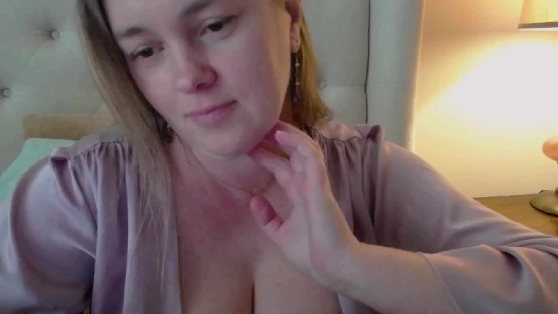Gallery image thumbnail from J0llye's myfreecams stream on, 04/15/2024, 19:25 image 17 of 20