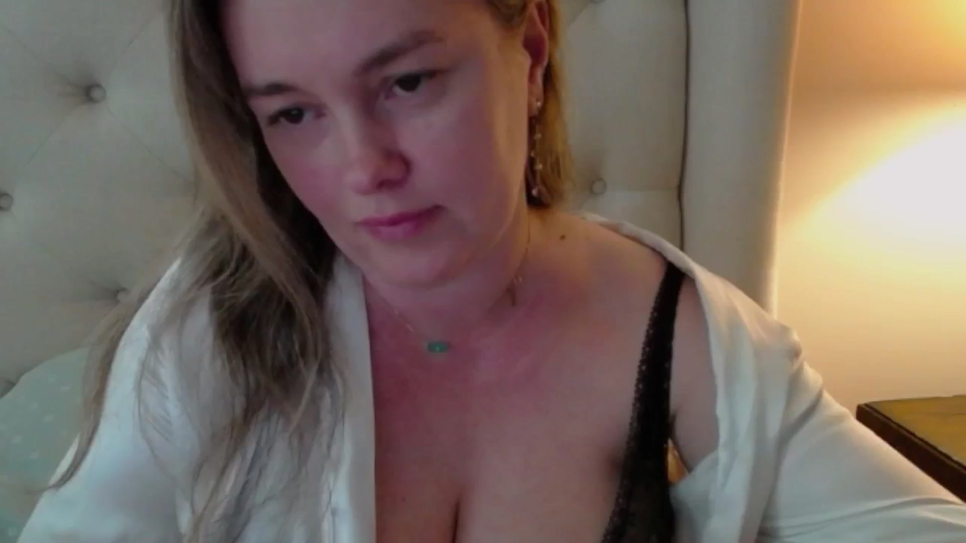 Gallery image thumbnail from J0llye's myfreecams stream on, 04/16/2024, 16:50 image 2 of 20