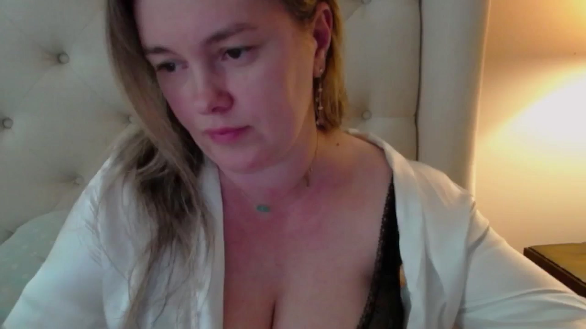 Gallery image thumbnail from J0llye's myfreecams stream on, 04/16/2024, 16:50 image 4 of 20