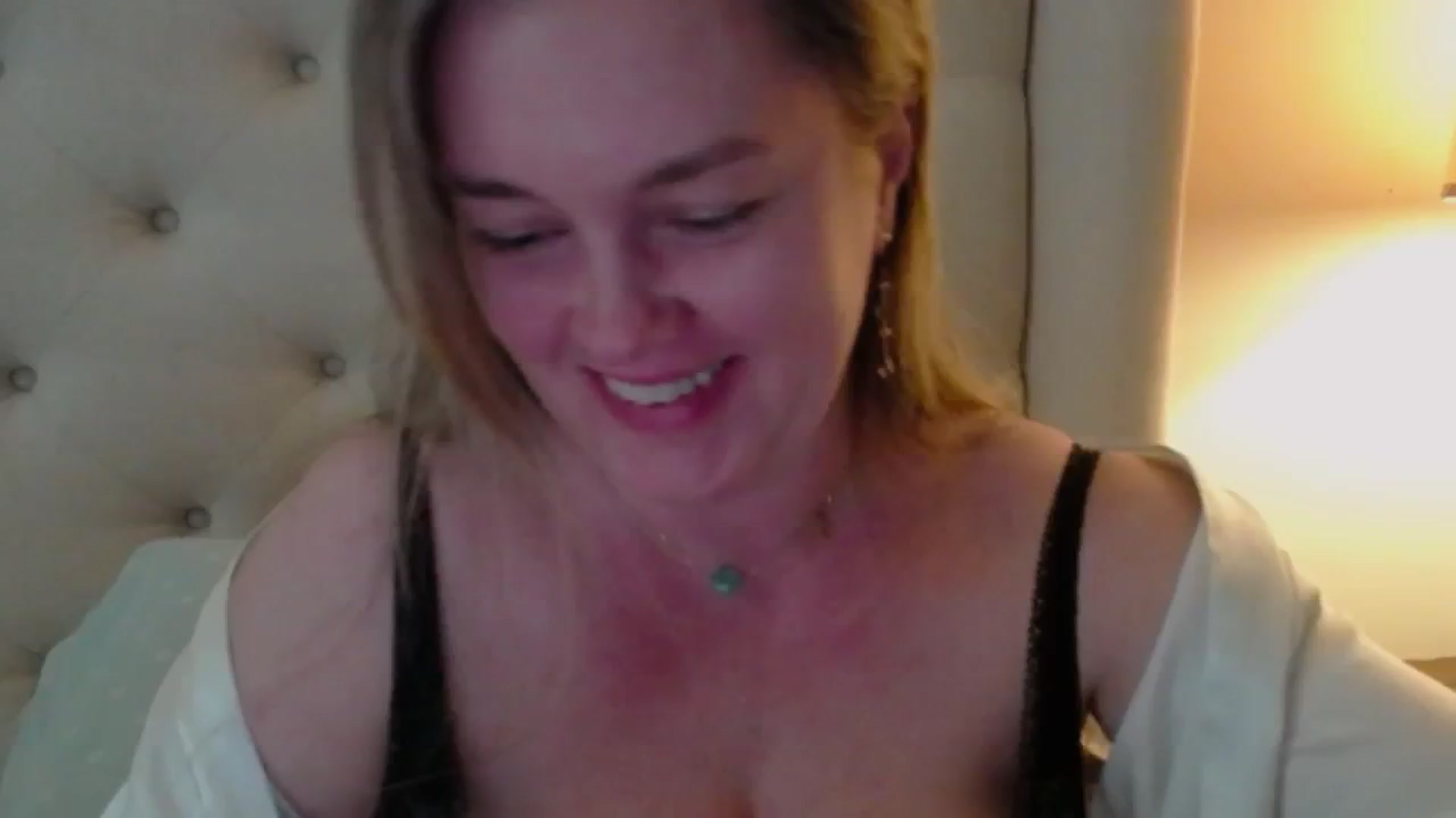 Gallery image thumbnail from J0llye's myfreecams stream on, 04/16/2024, 19:10 image 5 of 20