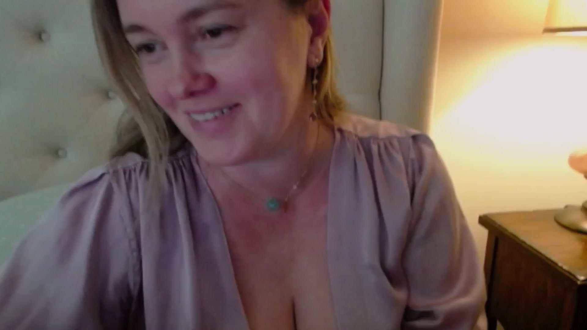 Gallery image thumbnail from J0llye's myfreecams stream on, 04/17/2024, 16:56 image 17 of 20