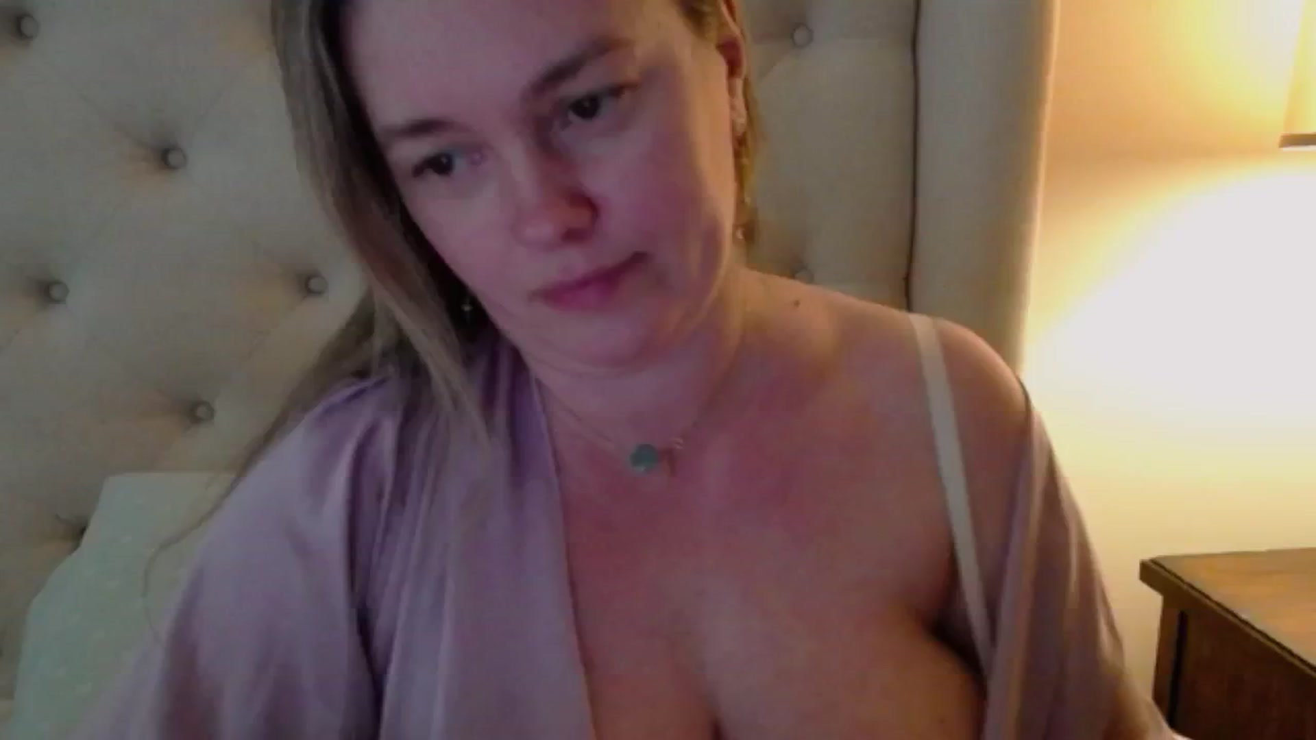 Gallery image thumbnail from J0llye's myfreecams stream on, 04/17/2024, 18:50 image 10 of 20