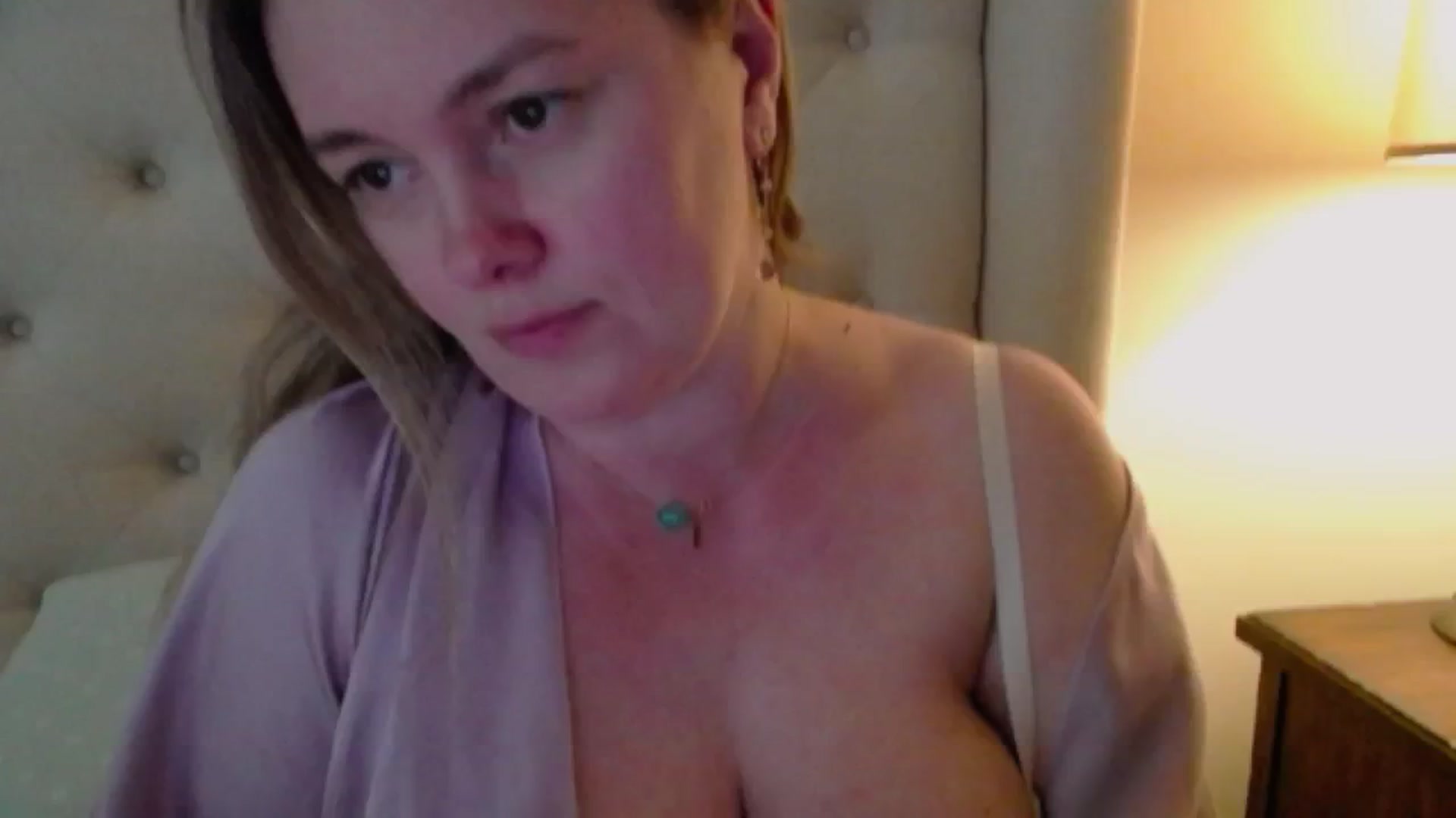 Gallery image thumbnail from J0llye's myfreecams stream on, 04/17/2024, 18:50 image 19 of 20