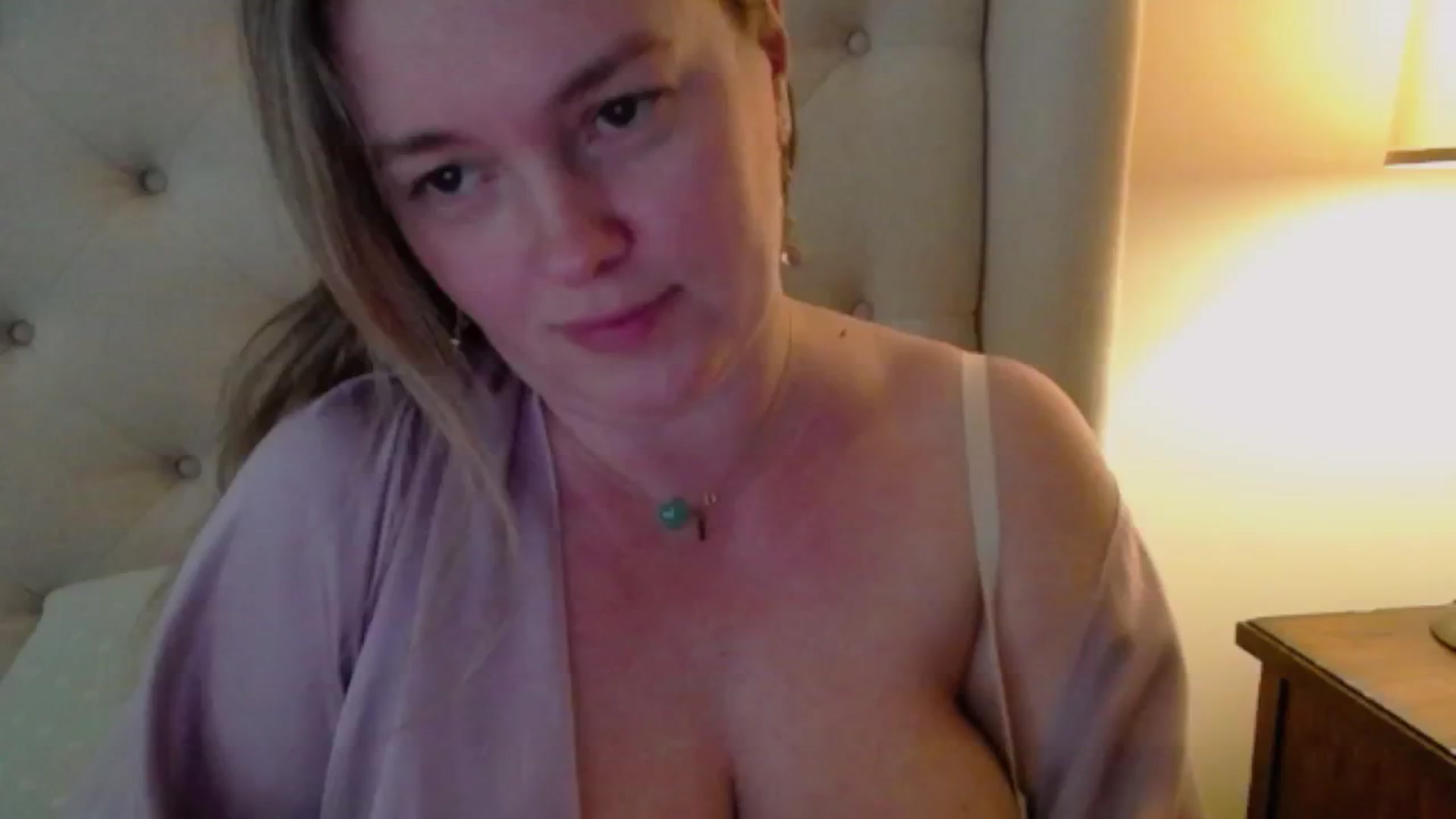 Gallery image thumbnail from J0llye's myfreecams stream on, 04/17/2024, 18:50 image 18 of 20