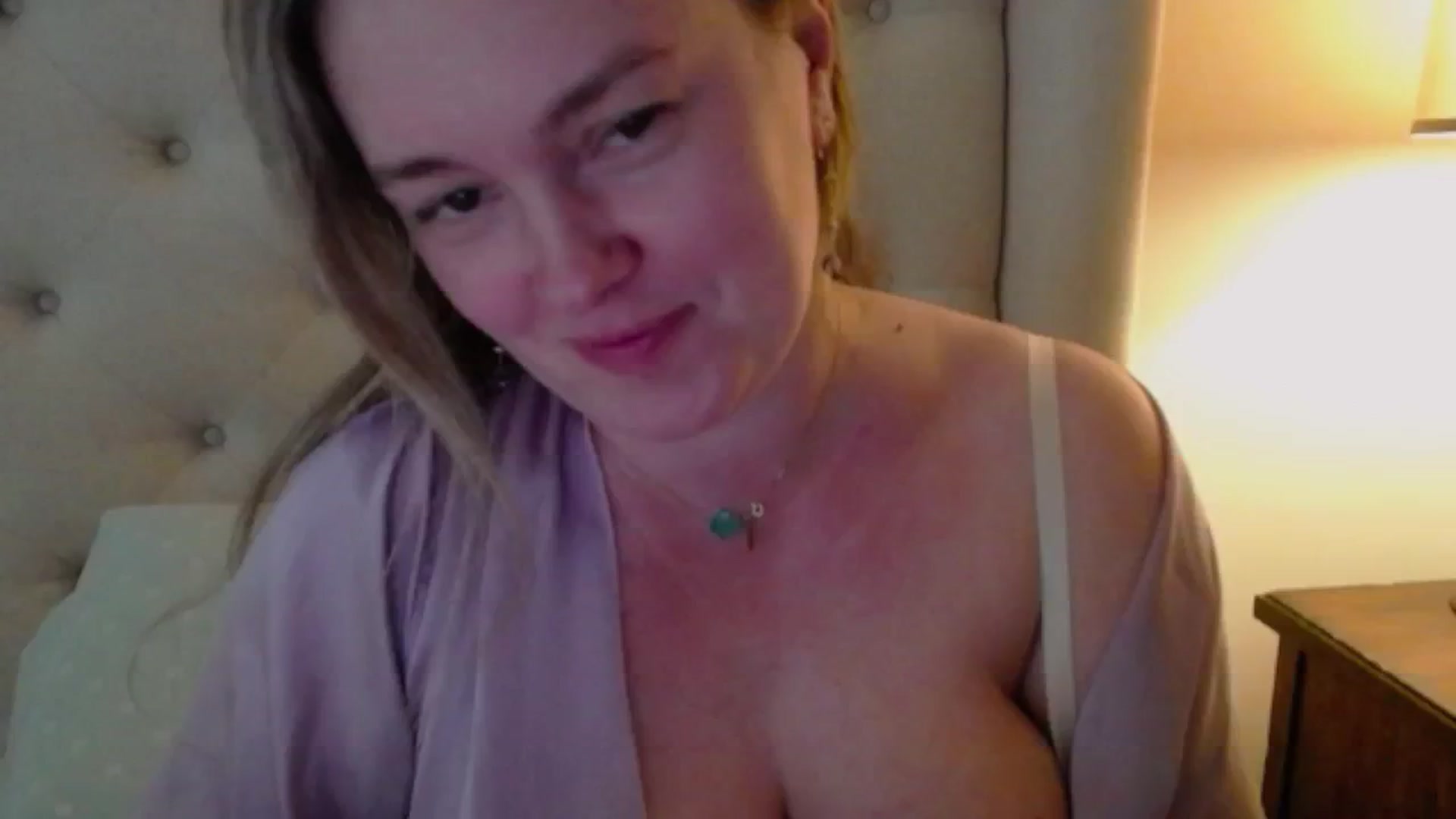 Gallery image thumbnail from J0llye's myfreecams stream on, 04/17/2024, 18:50 image 6 of 20
