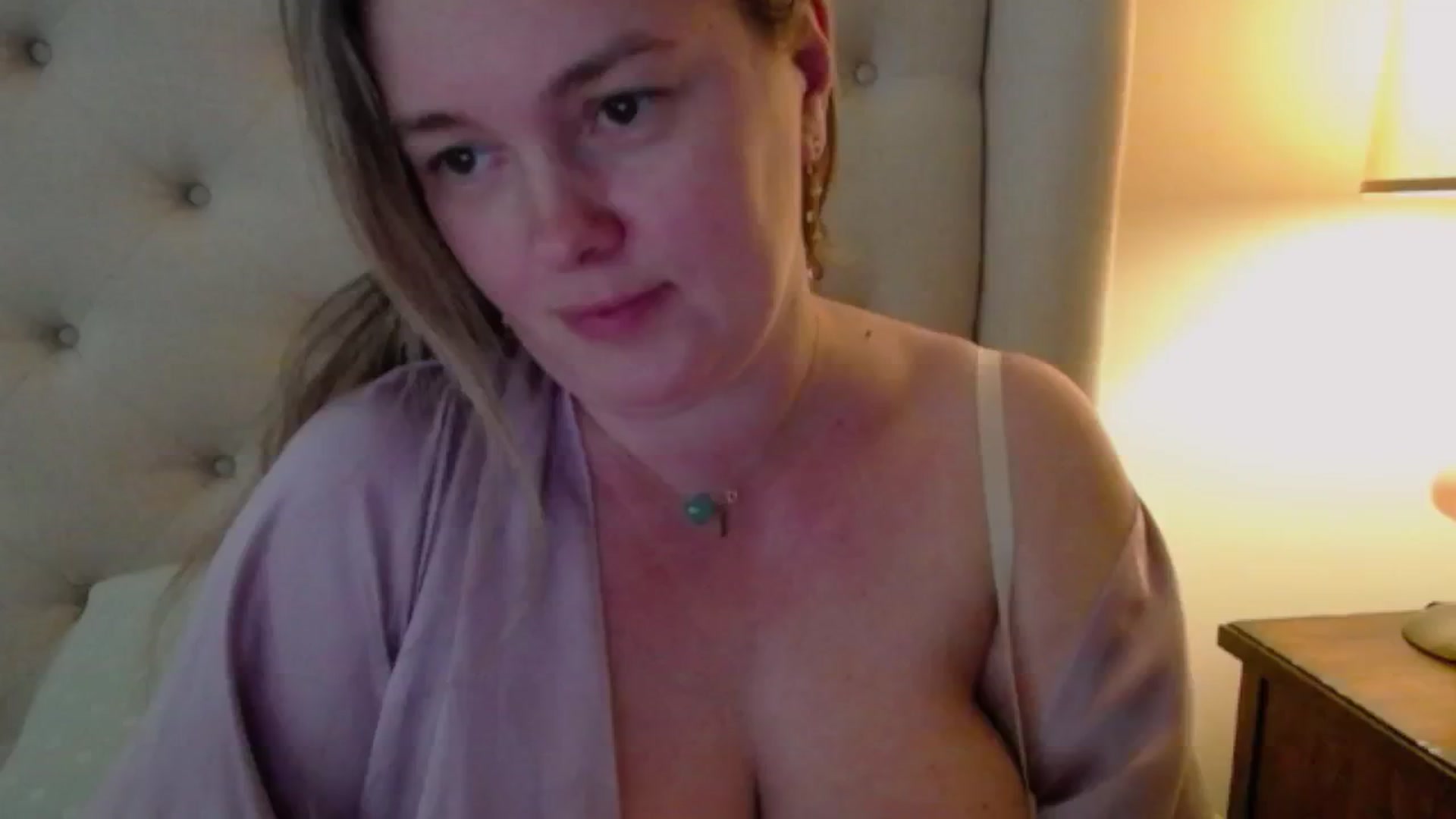 Gallery image thumbnail from J0llye's myfreecams stream on, 04/17/2024, 18:50 image 17 of 20