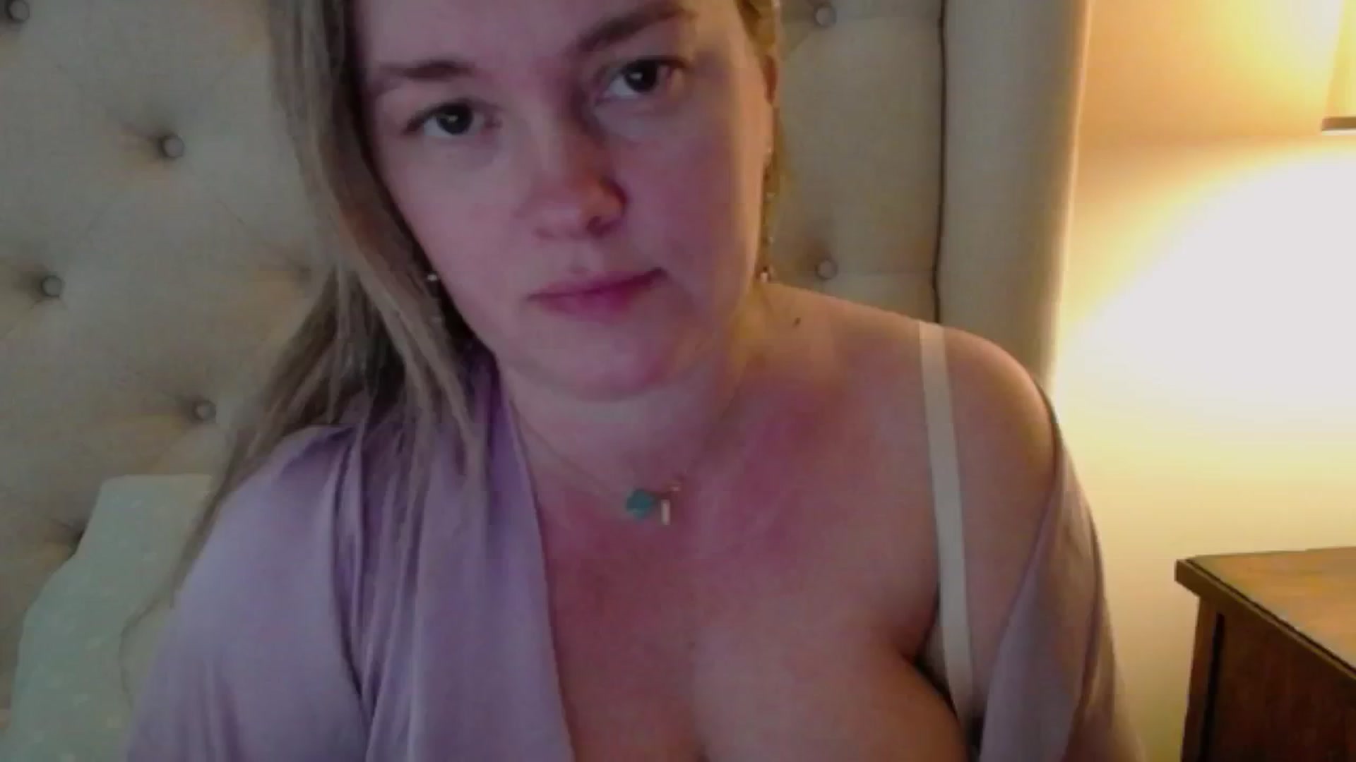 Gallery image thumbnail from J0llye's myfreecams stream on, 04/17/2024, 18:50 image 8 of 20