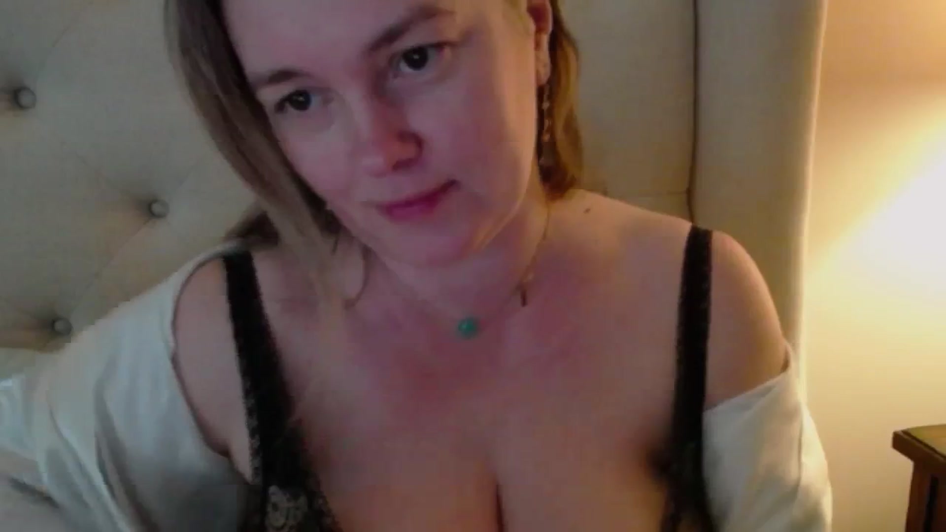 Gallery image thumbnail from J0llye's myfreecams stream on, 04/18/2024, 19:58 image 17 of 20