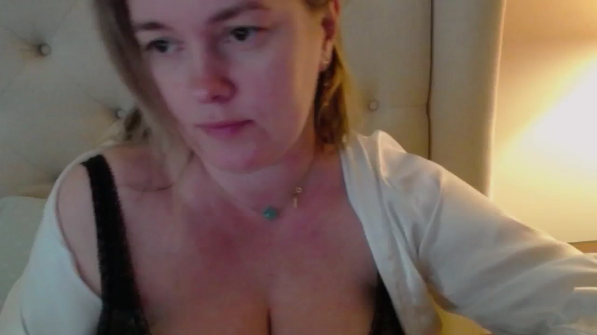 Gallery image thumbnail from J0llye's myfreecams stream on, 04/18/2024, 19:58 image 12 of 20