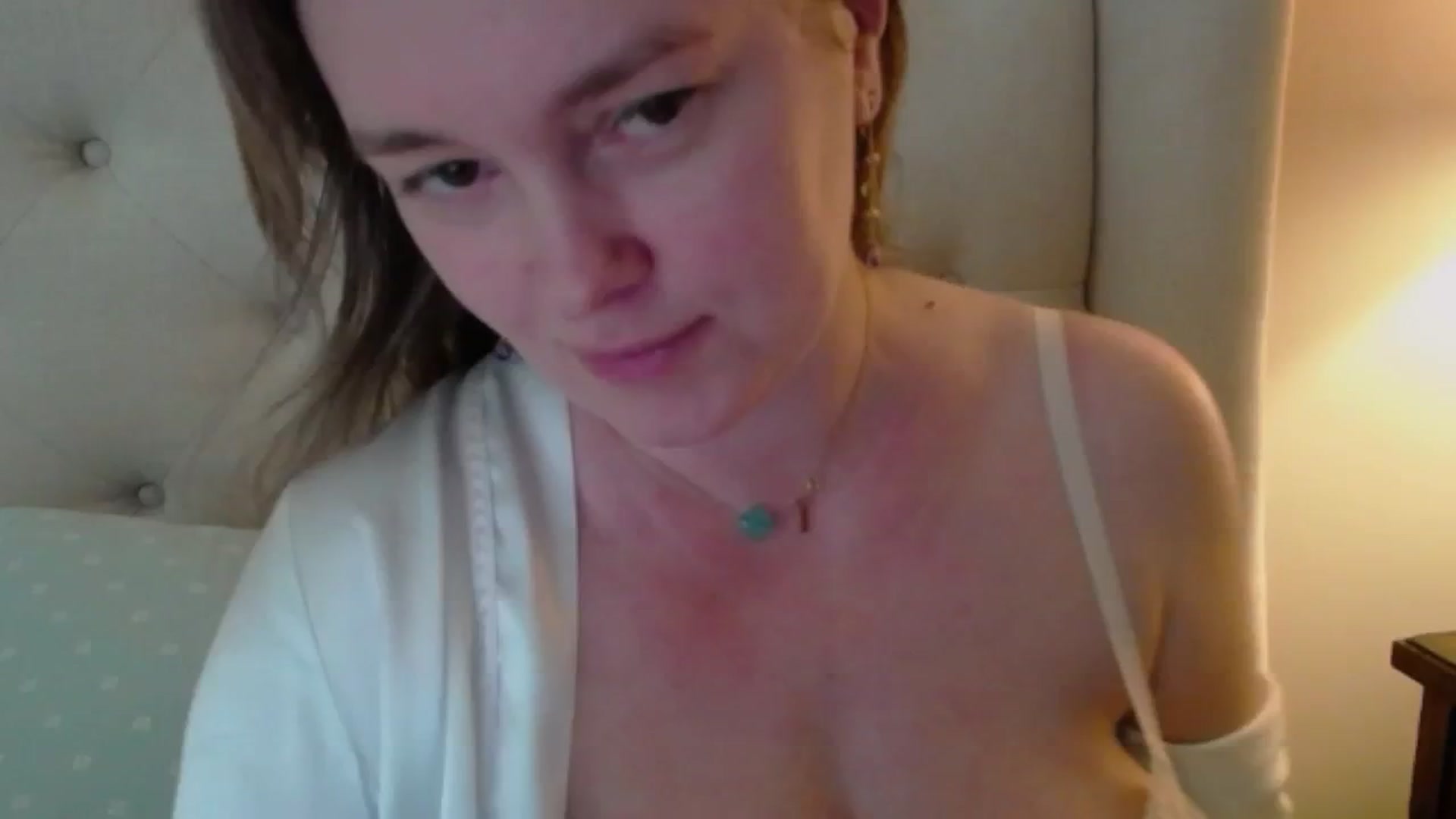 Gallery image thumbnail from J0llye's myfreecams stream on, 04/19/2024, 16:46 image 3 of 20
