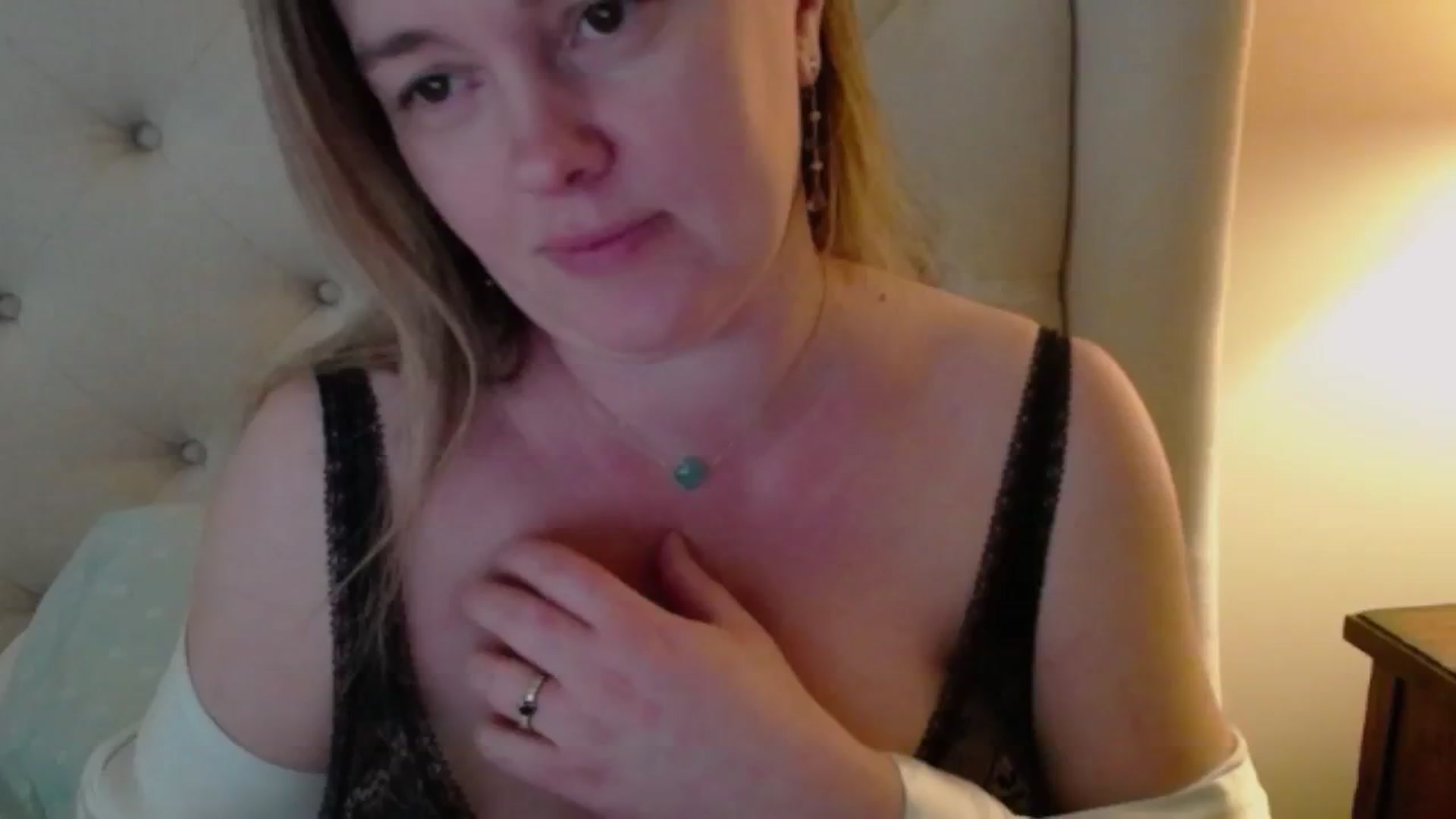 Gallery image thumbnail from J0llye's myfreecams stream on, 04/21/2024, 20:12 image 2 of 20
