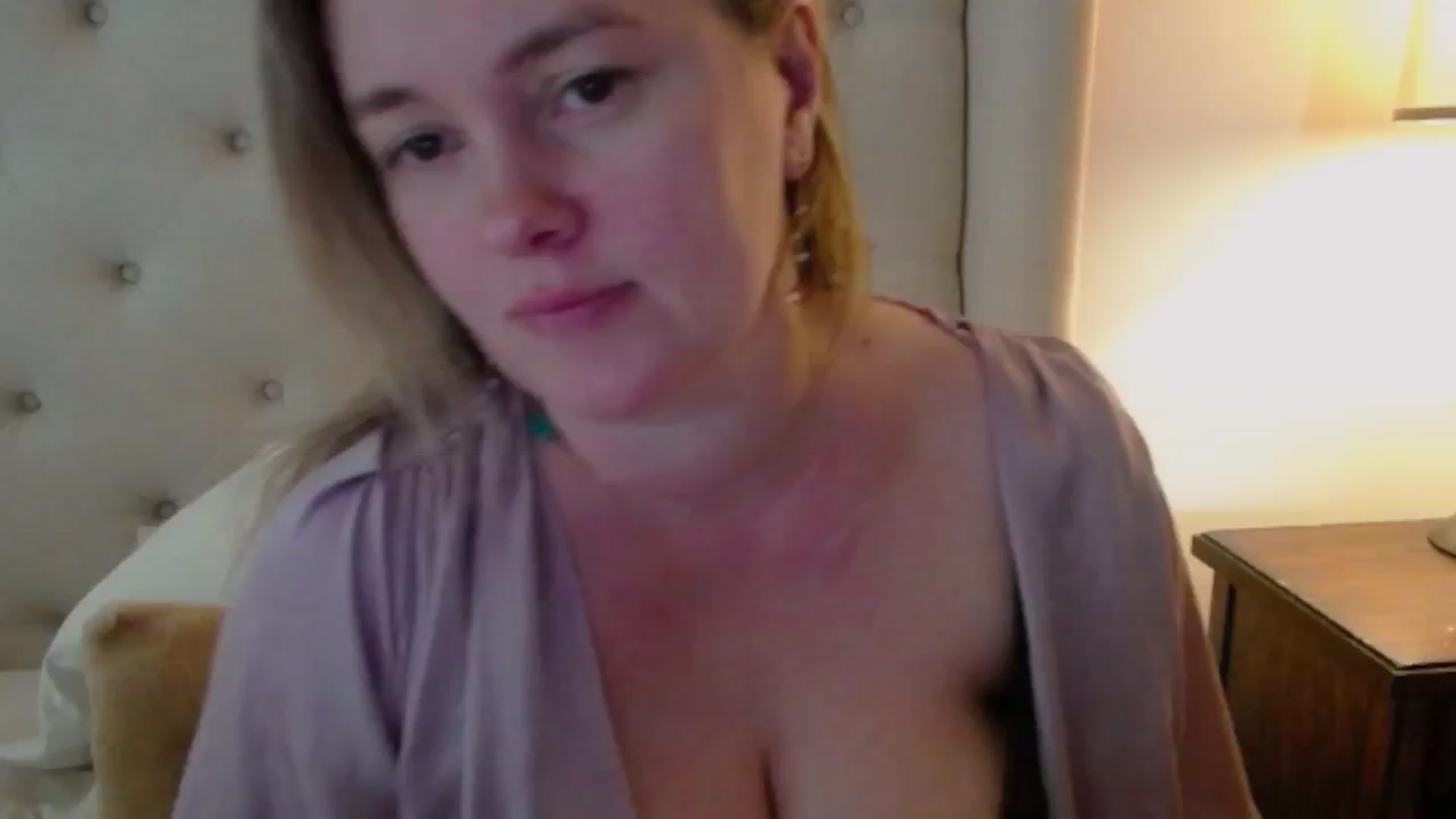 Gallery image thumbnail from J0llye's myfreecams stream on, 04/22/2024, 19:14 image 4 of 20