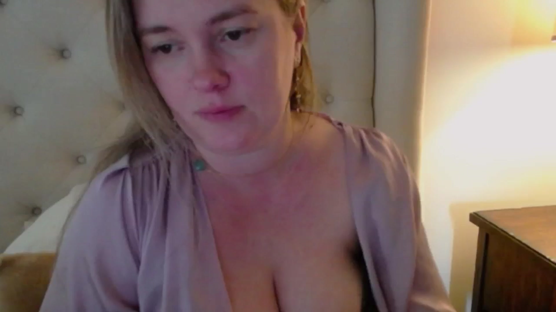 Gallery image thumbnail from J0llye's myfreecams stream on, 04/22/2024, 19:14 image 17 of 20