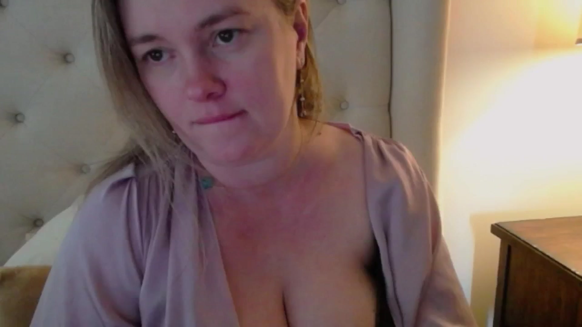 Gallery image thumbnail from J0llye's myfreecams stream on, 04/22/2024, 19:14 image 19 of 20